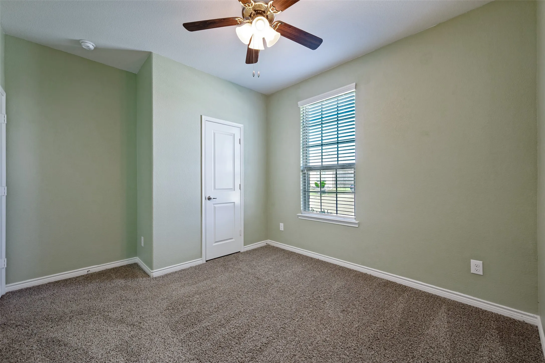 Single Family Residence For Sale in Denton County , 3332 Brady Starr Drive, Aubrey, Texas 76227, 4 Bedroom, 3 Bathroom, 2 Garage spaces, 2,075 Sqft, built in 2022, mls#21318456, Real Estate Agent in Aubrey, Homes For Sale in Denton county, Homes For Sale in Aubrey, Realtor in Aubrey Texas, Real Estate Brokerage Independent Realty Texas, Luminita Cordes Realtor