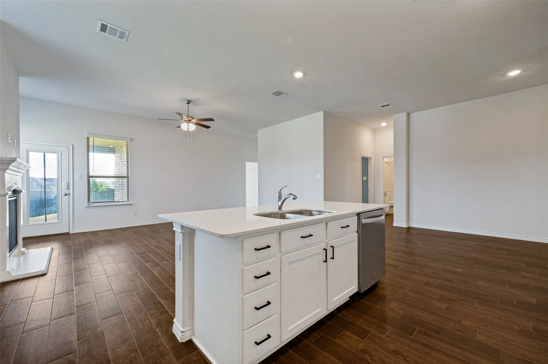 Single Family Residence For Sale in Denton County , 3332 Brady Starr Drive, Aubrey, Texas 76227, 4 Bedroom, 3 Bathroom, 2 Garage spaces, 2,075 Sqft, built in 2022, mls#21318456, Real Estate Agent in Aubrey, Homes For Sale in Denton county, Homes For Sale in Aubrey, Realtor in Aubrey Texas, Real Estate Brokerage Independent Realty Texas, Luminita Cordes Realtor