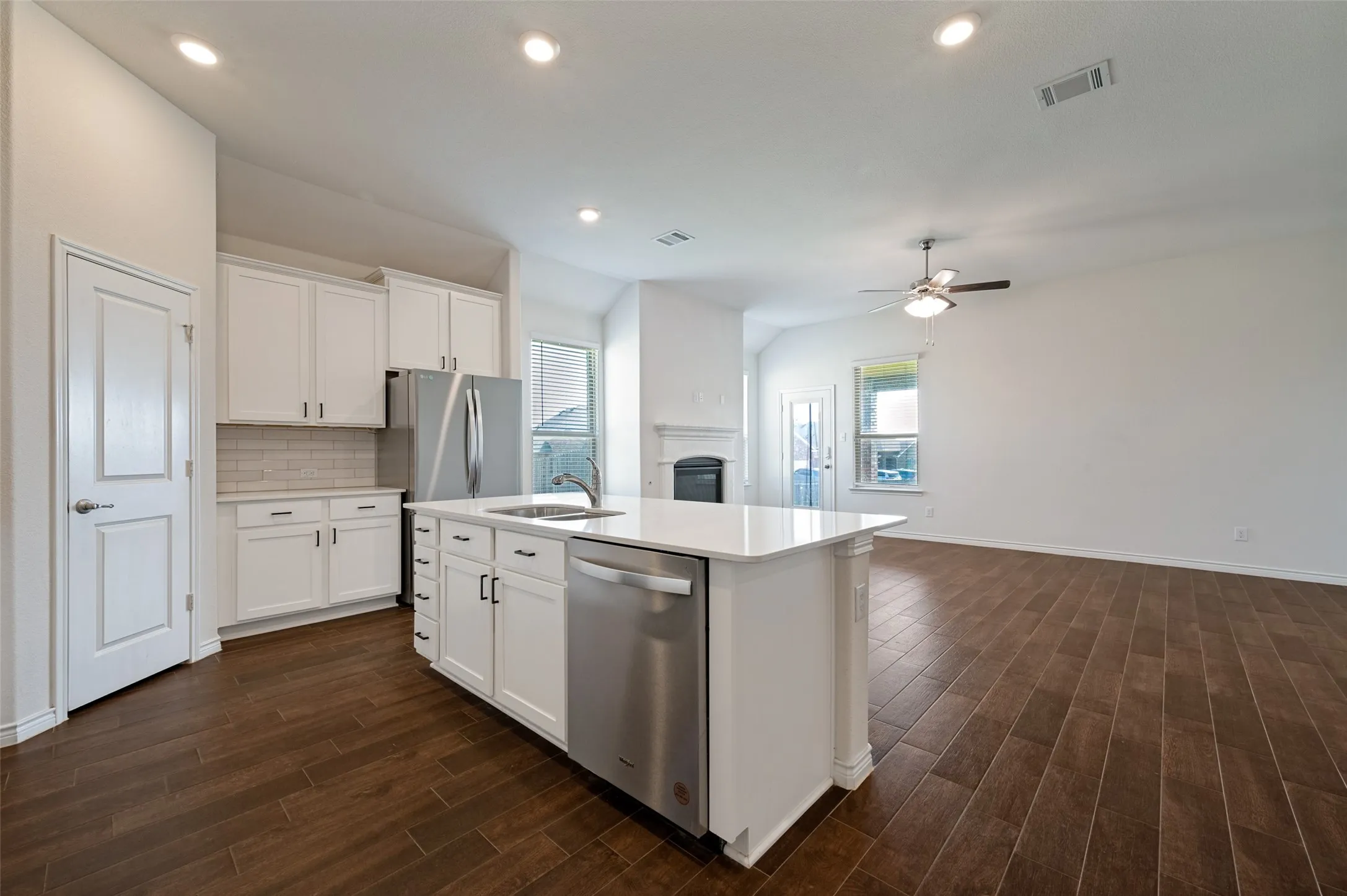 Single Family Residence For Sale in Denton County , 3332 Brady Starr Drive, Aubrey, Texas 76227, 4 Bedroom, 3 Bathroom, 2 Garage spaces, 2,075 Sqft, built in 2022, mls#21318456, Real Estate Agent in Aubrey, Homes For Sale in Denton county, Homes For Sale in Aubrey, Realtor in Aubrey Texas, Real Estate Brokerage Independent Realty Texas, Luminita Cordes Realtor
