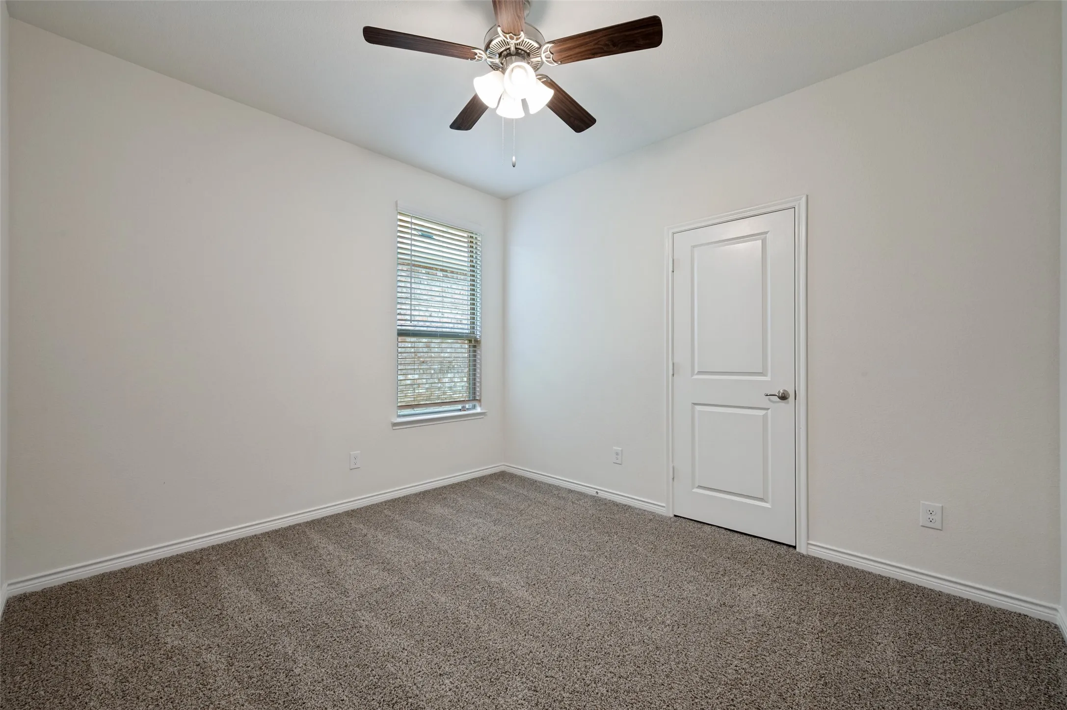 Single Family Residence For Sale in Denton County , 3332 Brady Starr Drive, Aubrey, Texas 76227, 4 Bedroom, 3 Bathroom, 2 Garage spaces, 2,075 Sqft, built in 2022, mls#21318456, Real Estate Agent in Aubrey, Homes For Sale in Denton county, Homes For Sale in Aubrey, Realtor in Aubrey Texas, Real Estate Brokerage Independent Realty Texas, Luminita Cordes Realtor