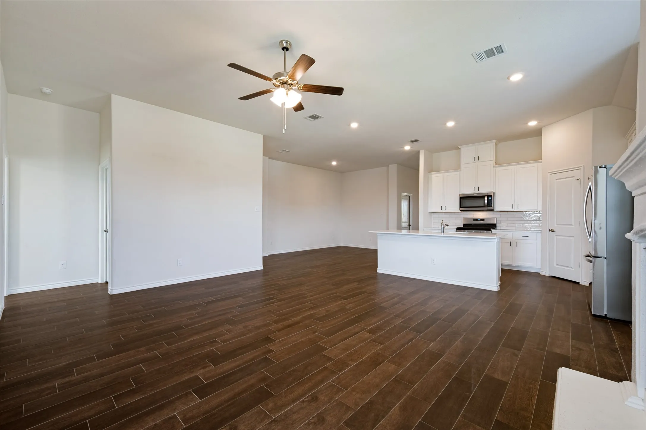 Single Family Residence For Sale in Denton County , 3332 Brady Starr Drive, Aubrey, Texas 76227, 4 Bedroom, 3 Bathroom, 2 Garage spaces, 2,075 Sqft, built in 2022, mls#21318456, Real Estate Agent in Aubrey, Homes For Sale in Denton county, Homes For Sale in Aubrey, Realtor in Aubrey Texas, Real Estate Brokerage Independent Realty Texas, Luminita Cordes Realtor