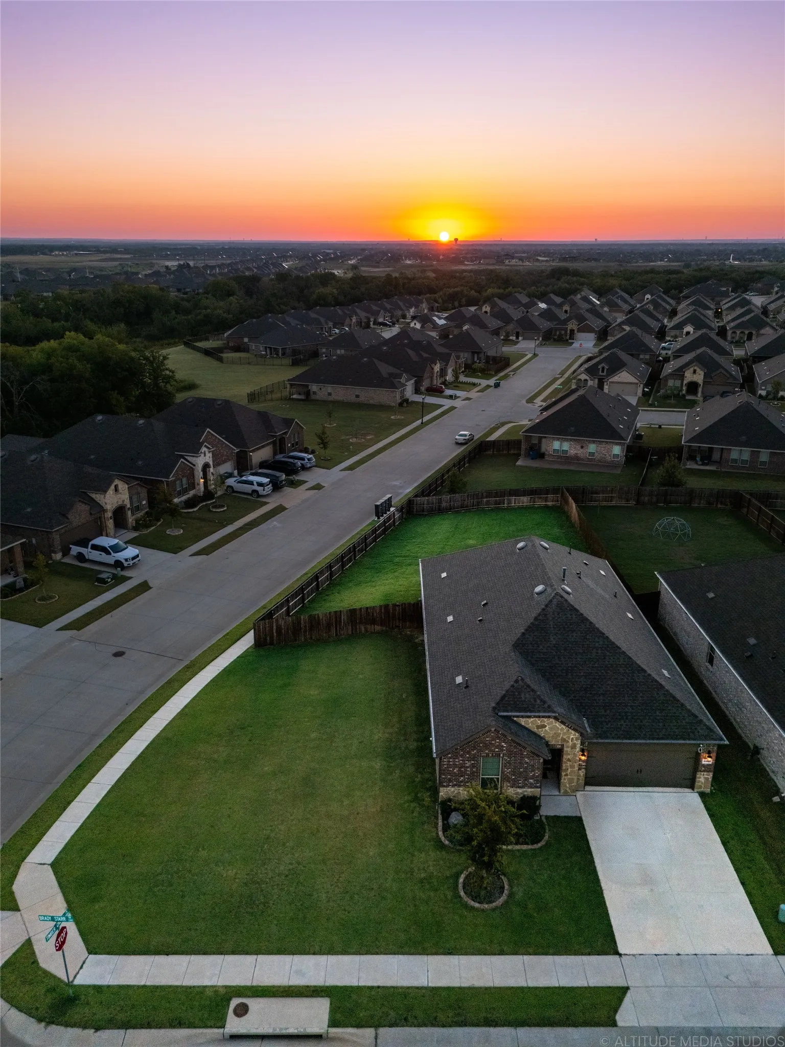 Single Family Residence For Sale in Denton County , 3332 Brady Starr Drive, Aubrey, Texas 76227, 4 Bedroom, 3 Bathroom, 2 Garage spaces, 2,075 Sqft, built in 2022, mls#21318456, Real Estate Agent in Aubrey, Homes For Sale in Denton county, Homes For Sale in Aubrey, Realtor in Aubrey Texas, Real Estate Brokerage Independent Realty Texas, Luminita Cordes Realtor