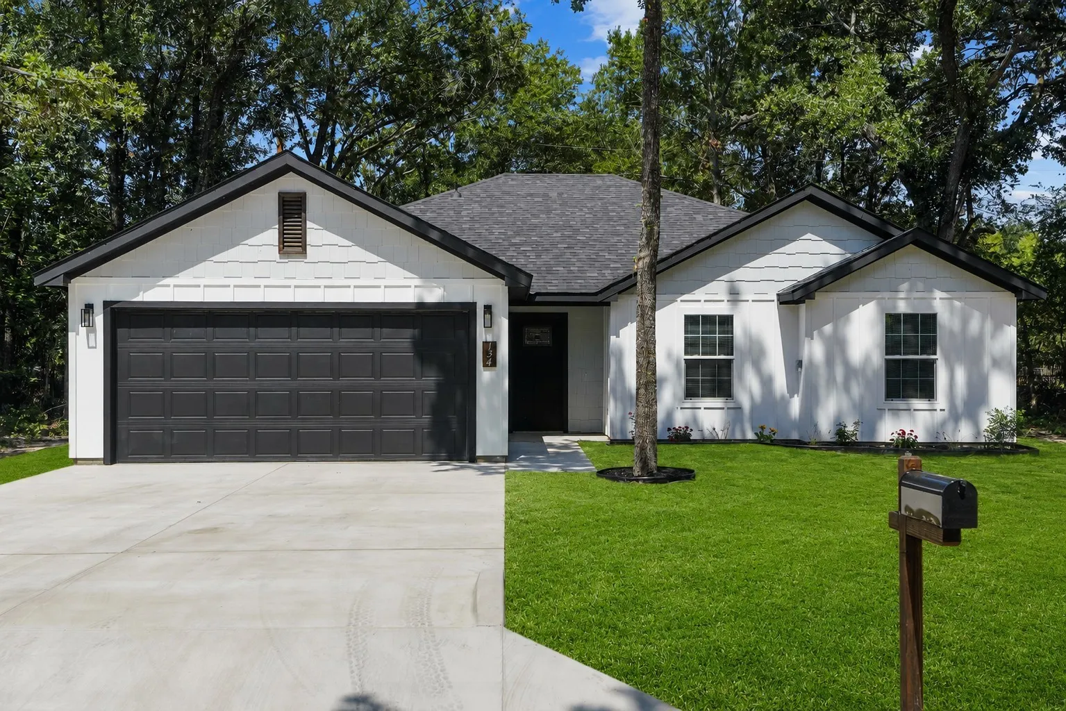 Single Family Residence For Sale in Henderson County , 134 Sierra Madre Street, Payne Springs, Texas 75156, 3 Bedroom, 2 Bathroom, 2 Garage spaces, 1,553 Sqft, built in 2026, mls#21315263, Real Estate Agent in Payne Springs, Homes For Sale in Henderson county, Homes For Sale in Payne Springs, Realtor in Payne Springs Texas, Real Estate Brokerage Independent Realty Texas, Luminita Cordes Realtor