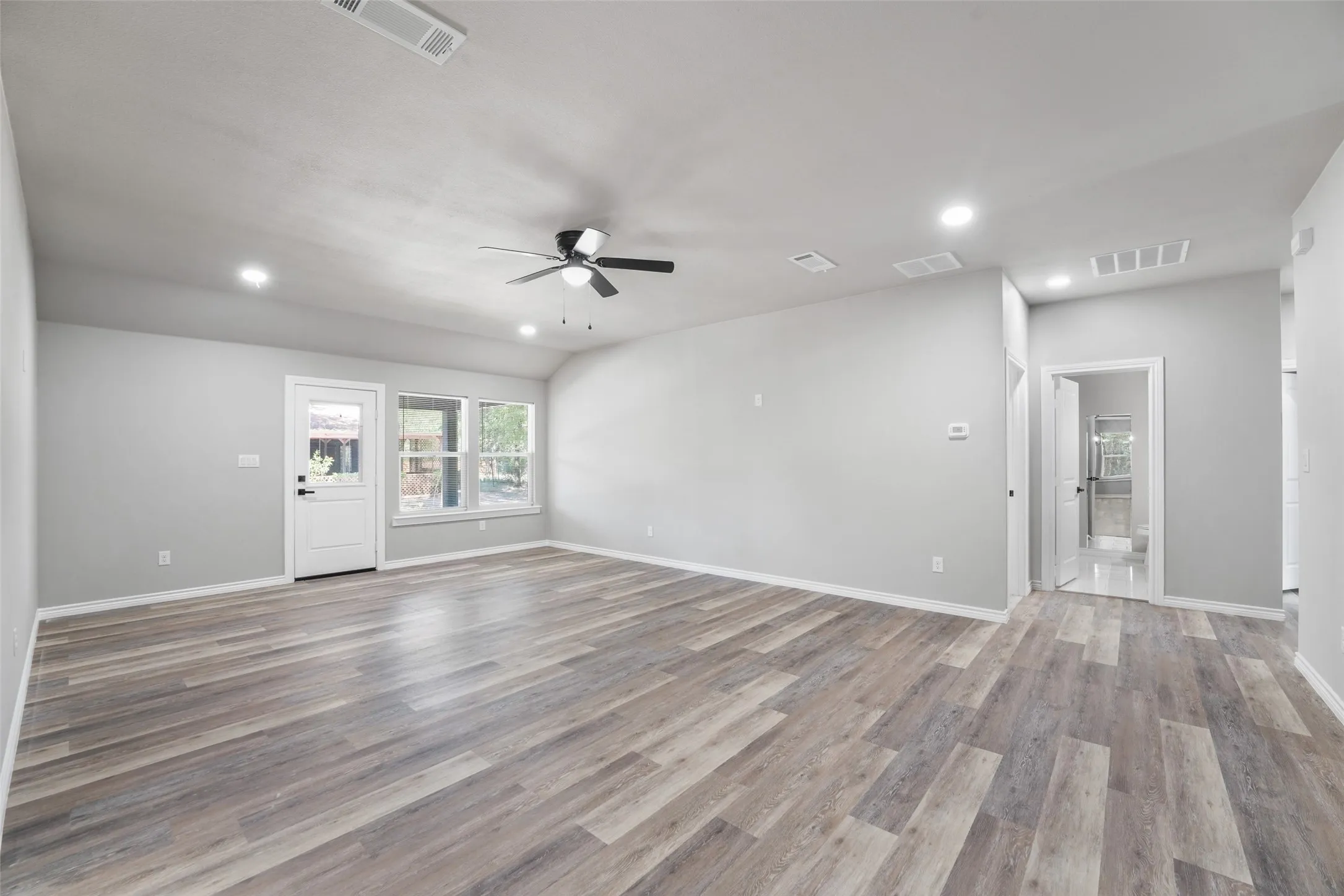 Single Family Residence For Sale in Henderson County , 134 Sierra Madre Street, Payne Springs, Texas 75156, 3 Bedroom, 2 Bathroom, 2 Garage spaces, 1,553 Sqft, built in 2026, mls#21315263, Real Estate Agent in Payne Springs, Homes For Sale in Henderson county, Homes For Sale in Payne Springs, Realtor in Payne Springs Texas, Real Estate Brokerage Independent Realty Texas, Luminita Cordes Realtor