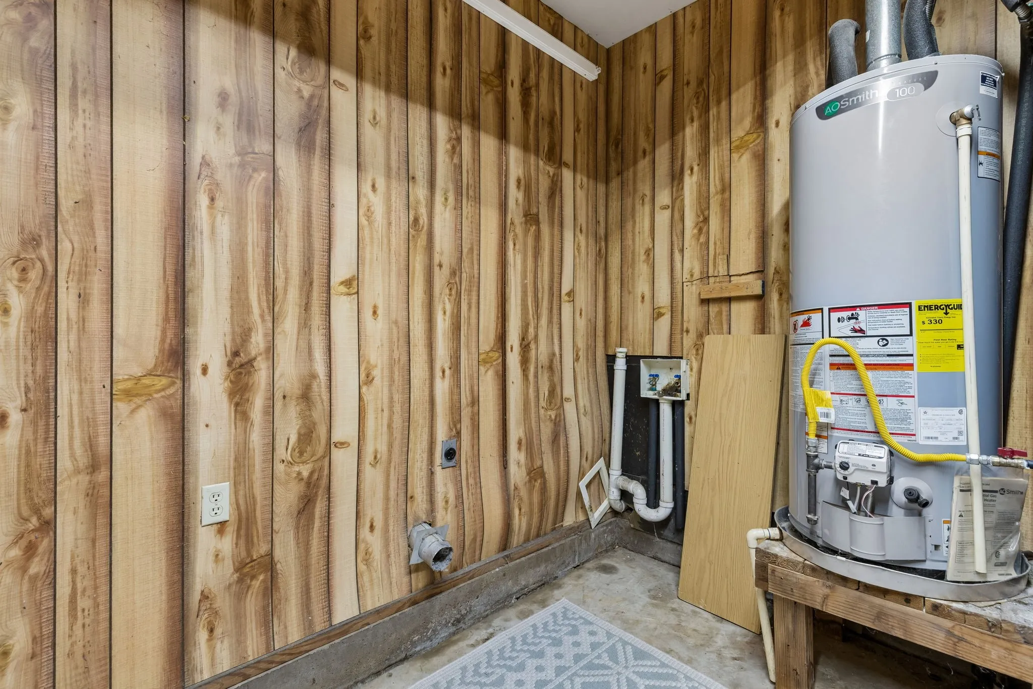 Single Family Residence For Sale in Grayson County , 411 W Taylor Street, Sherman, Texas 75092, 3 Bedroom, 2 Bathroom, 1 Garage spaces, 1,300 Sqft, built in 1952, mls#21317292, Real Estate Agent in Sherman, Homes For Sale in Grayson county, Homes For Sale in Sherman, Realtor in Sherman Texas, Real Estate Brokerage Independent Realty Texas, Luminita Cordes Realtor