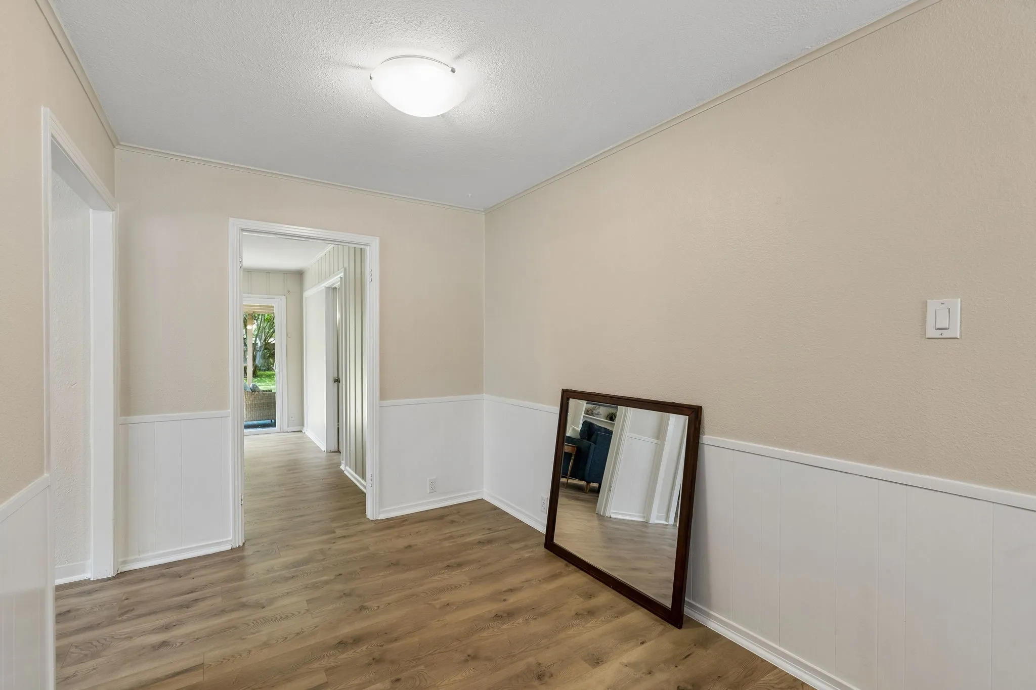 Single Family Residence For Sale in Grayson County , 411 W Taylor Street, Sherman, Texas 75092, 3 Bedroom, 2 Bathroom, 1 Garage spaces, 1,300 Sqft, built in 1952, mls#21317292, Real Estate Agent in Sherman, Homes For Sale in Grayson county, Homes For Sale in Sherman, Realtor in Sherman Texas, Real Estate Brokerage Independent Realty Texas, Luminita Cordes Realtor