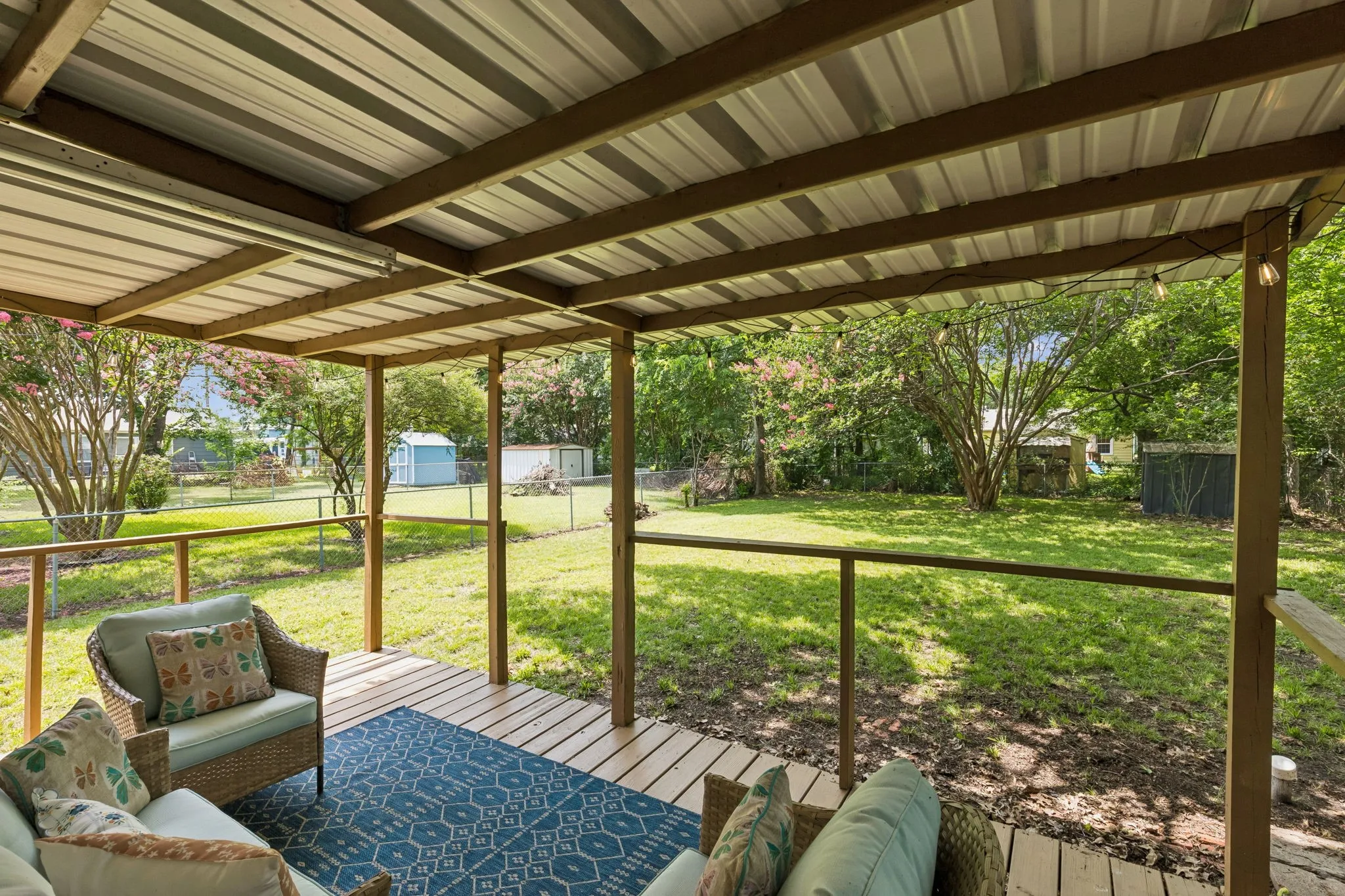 Single Family Residence For Sale in Grayson County , 411 W Taylor Street, Sherman, Texas 75092, 3 Bedroom, 2 Bathroom, 1 Garage spaces, 1,300 Sqft, built in 1952, mls#21317292, Real Estate Agent in Sherman, Homes For Sale in Grayson county, Homes For Sale in Sherman, Realtor in Sherman Texas, Real Estate Brokerage Independent Realty Texas, Luminita Cordes Realtor