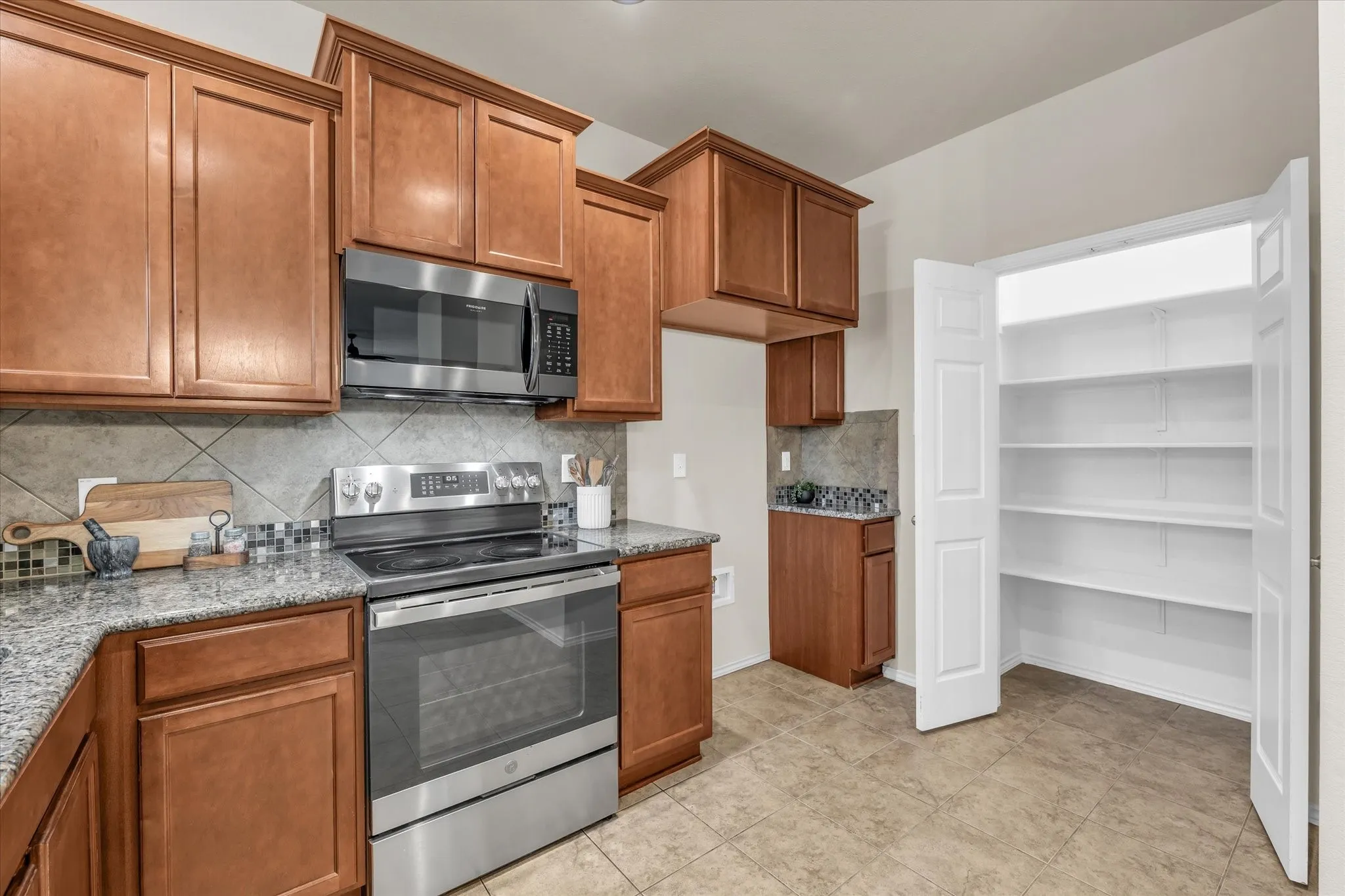 Single Family Residence For Sale in Mc Lennan County , 6505 Burling Street, Waco, Texas 76712, 3 Bedroom, 3 Bathroom, 2 Garage spaces, 2,041 Sqft, built in 2012, mls#21319072, Real Estate Agent in Waco, Homes For Sale in Mc Lennan county, Homes For Sale in Waco, Realtor in Waco Texas, Real Estate Brokerage Independent Realty Texas, Luminita Cordes Realtor