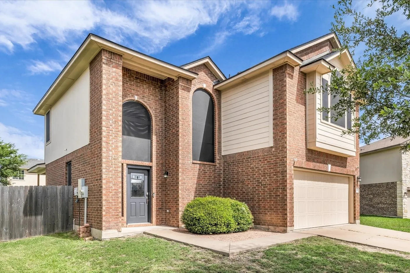 Single Family Residence For Sale in Mc Lennan County , 6505 Burling Street, Waco, Texas 76712, 3 Bedroom, 3 Bathroom, 2 Garage spaces, 2,041 Sqft, built in 2012, mls#21319072, Real Estate Agent in Waco, Homes For Sale in Mc Lennan county, Homes For Sale in Waco, Realtor in Waco Texas, Real Estate Brokerage Independent Realty Texas, Luminita Cordes Realtor
