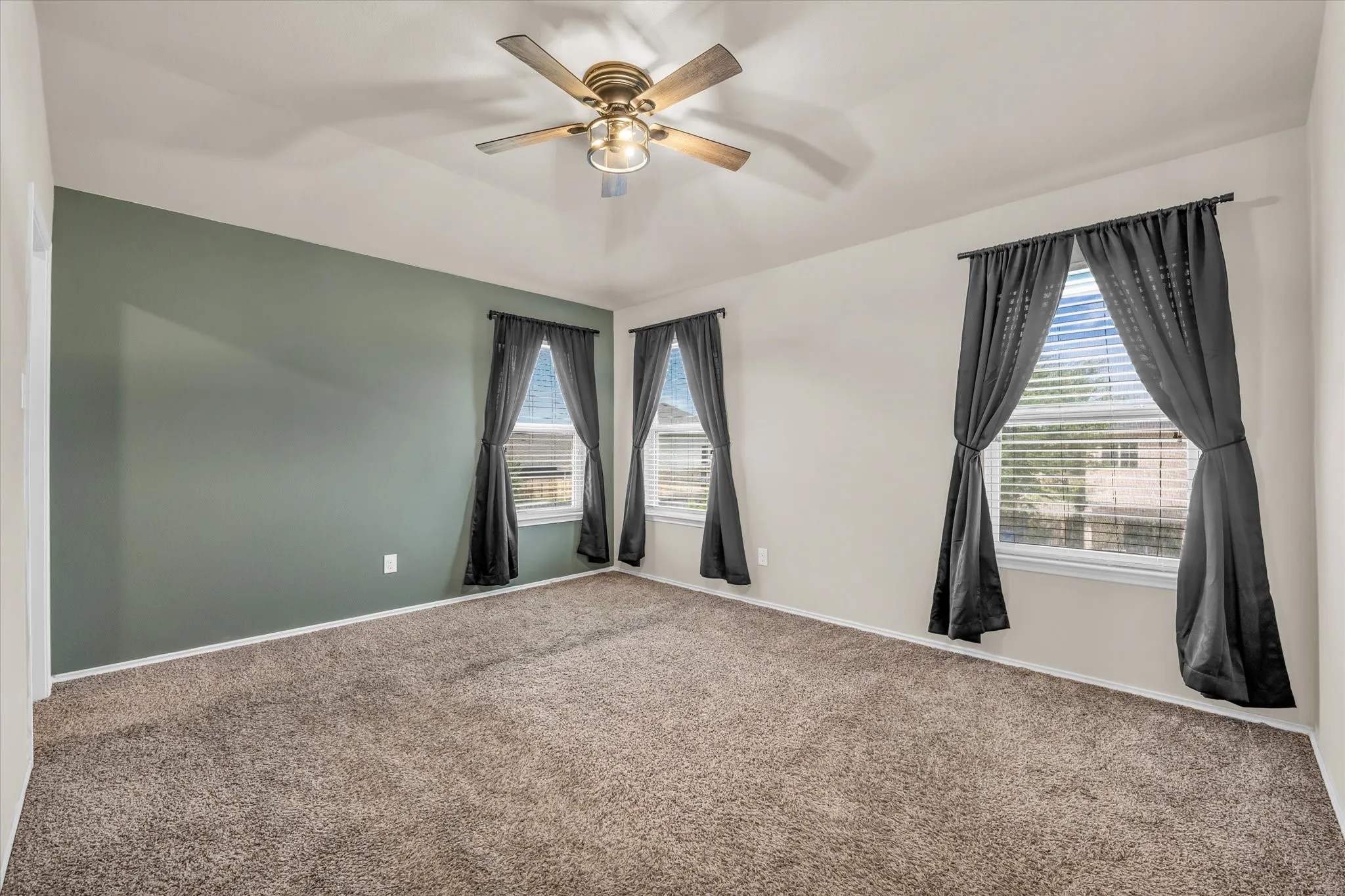 Single Family Residence For Sale in Mc Lennan County , 6505 Burling Street, Waco, Texas 76712, 3 Bedroom, 3 Bathroom, 2 Garage spaces, 2,041 Sqft, built in 2012, mls#21319072, Real Estate Agent in Waco, Homes For Sale in Mc Lennan county, Homes For Sale in Waco, Realtor in Waco Texas, Real Estate Brokerage Independent Realty Texas, Luminita Cordes Realtor