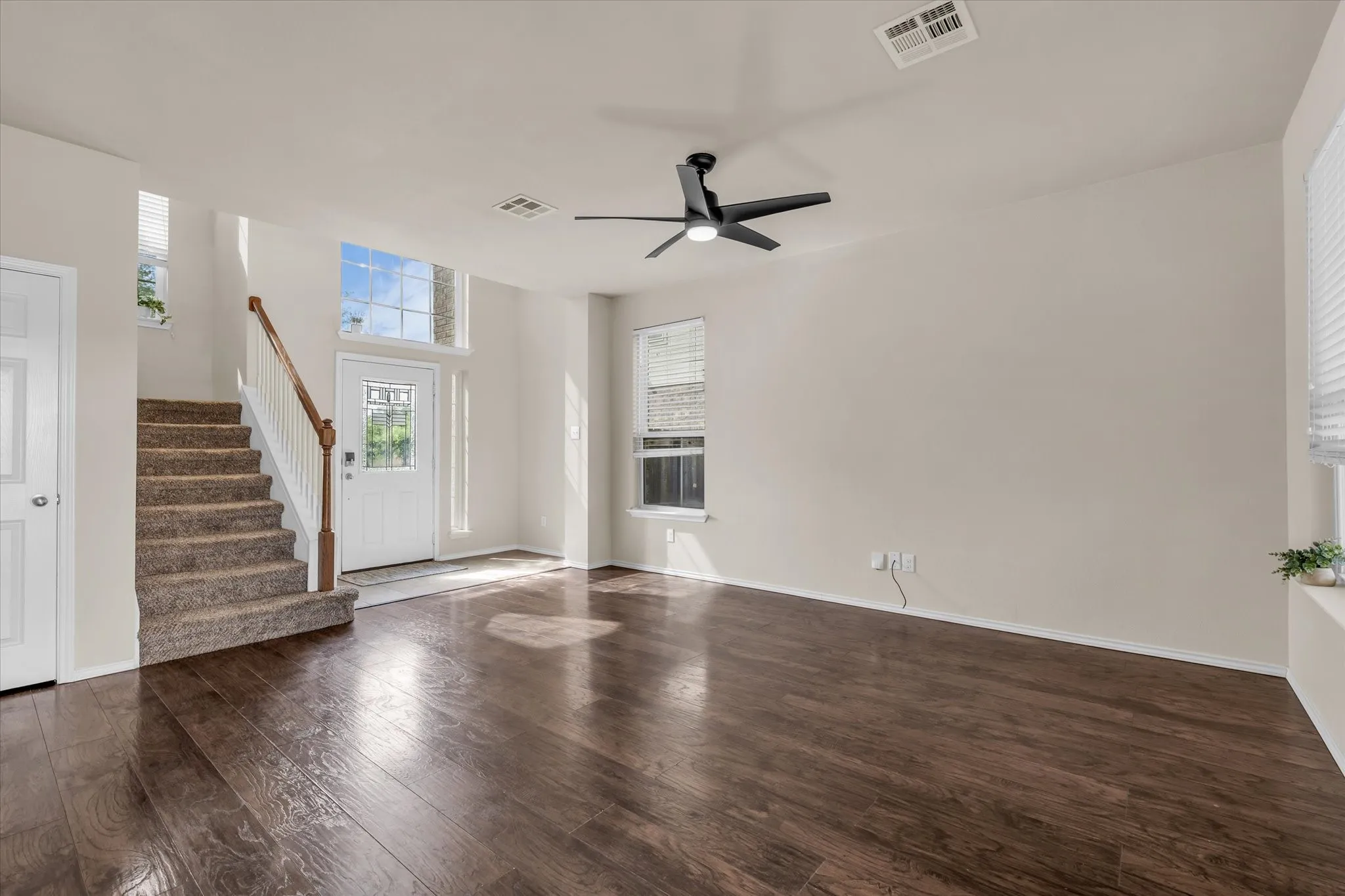 Single Family Residence For Sale in Mc Lennan County , 6505 Burling Street, Waco, Texas 76712, 3 Bedroom, 3 Bathroom, 2 Garage spaces, 2,041 Sqft, built in 2012, mls#21319072, Real Estate Agent in Waco, Homes For Sale in Mc Lennan county, Homes For Sale in Waco, Realtor in Waco Texas, Real Estate Brokerage Independent Realty Texas, Luminita Cordes Realtor