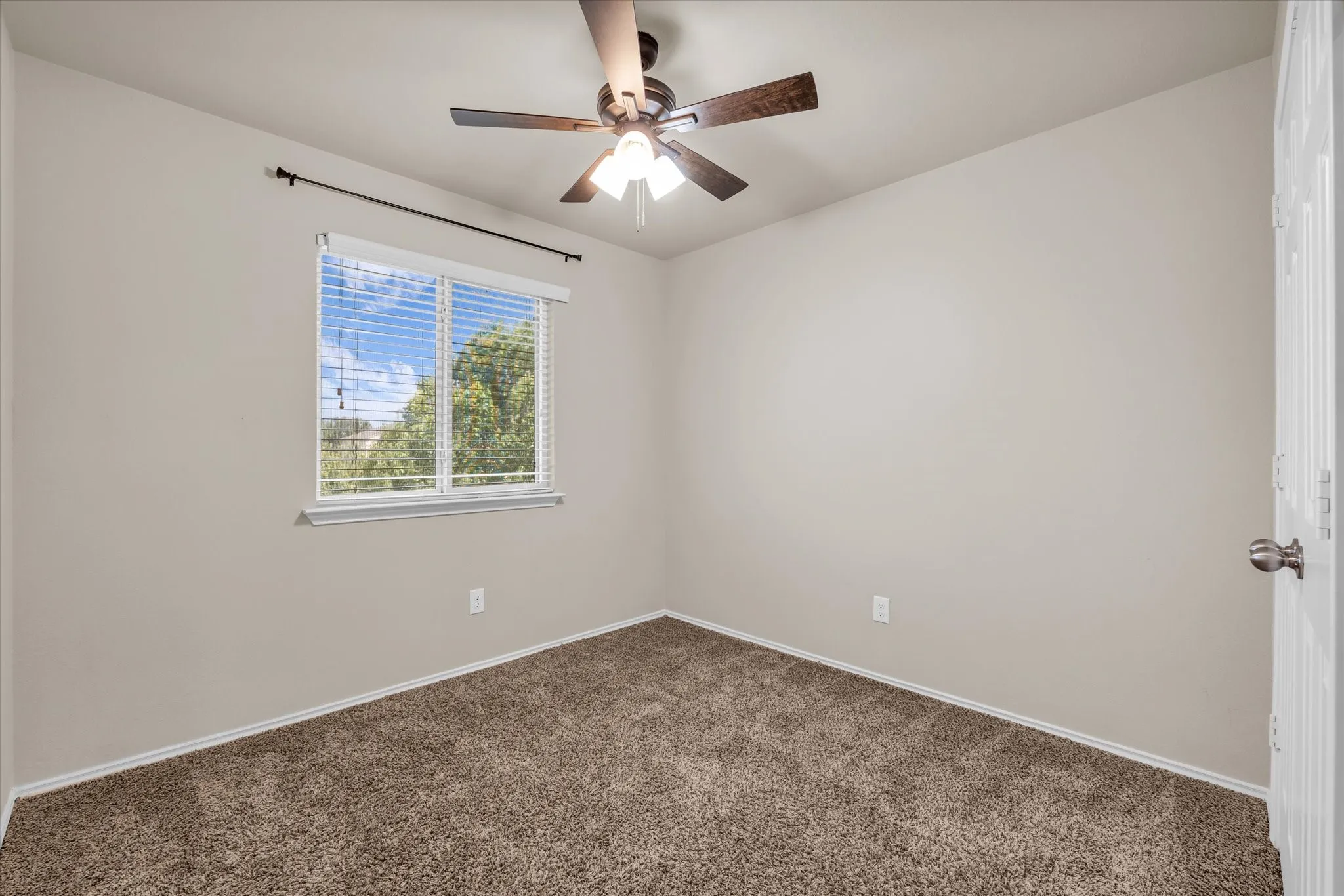 Single Family Residence For Sale in Mc Lennan County , 6505 Burling Street, Waco, Texas 76712, 3 Bedroom, 3 Bathroom, 2 Garage spaces, 2,041 Sqft, built in 2012, mls#21319072, Real Estate Agent in Waco, Homes For Sale in Mc Lennan county, Homes For Sale in Waco, Realtor in Waco Texas, Real Estate Brokerage Independent Realty Texas, Luminita Cordes Realtor