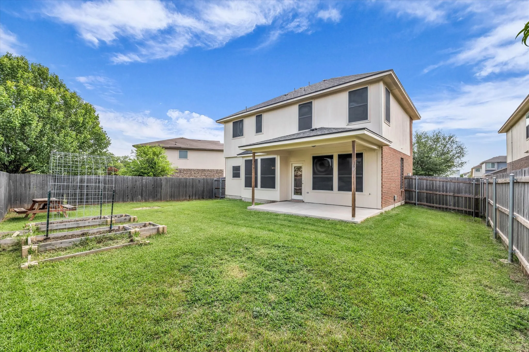 Single Family Residence For Sale in Mc Lennan County , 6505 Burling Street, Waco, Texas 76712, 3 Bedroom, 3 Bathroom, 2 Garage spaces, 2,041 Sqft, built in 2012, mls#21319072, Real Estate Agent in Waco, Homes For Sale in Mc Lennan county, Homes For Sale in Waco, Realtor in Waco Texas, Real Estate Brokerage Independent Realty Texas, Luminita Cordes Realtor