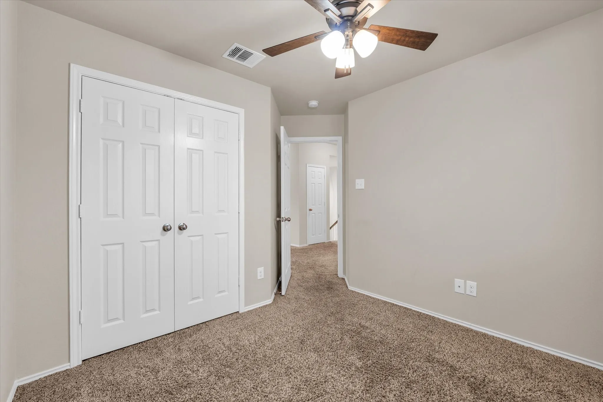 Single Family Residence For Sale in Mc Lennan County , 6505 Burling Street, Waco, Texas 76712, 3 Bedroom, 3 Bathroom, 2 Garage spaces, 2,041 Sqft, built in 2012, mls#21319072, Real Estate Agent in Waco, Homes For Sale in Mc Lennan county, Homes For Sale in Waco, Realtor in Waco Texas, Real Estate Brokerage Independent Realty Texas, Luminita Cordes Realtor