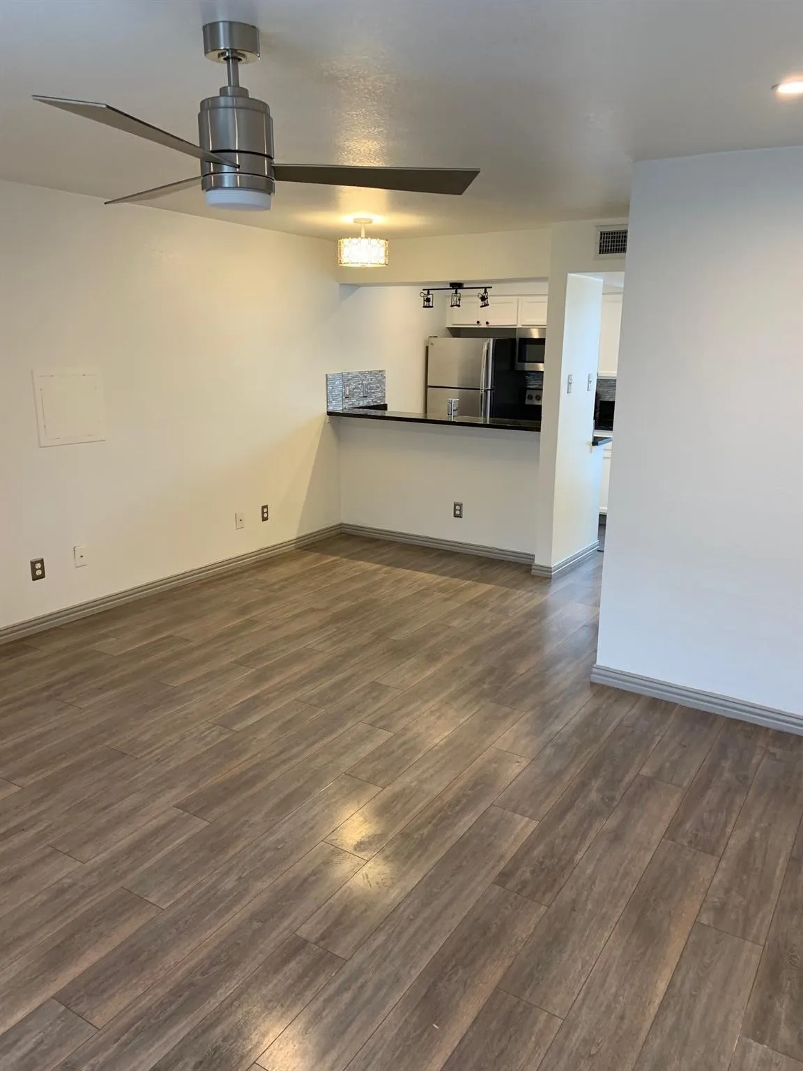 Apartment For Rent in Dallas County , 2800 Douglas Avenue 116, Dallas, Texas 75219, 0, 1 Bathroom, Garage spaces, 500 Sqft, built in 1972, Price $975, mls#21319586, Real Estate Agent in Dallas, Homes For Rent in Dallas county, Homes For Rent in Dallas, Realtor in Dallas Texas, Real Estate Brokerage Independent Realty Texas, Luminita Cordes Realtor