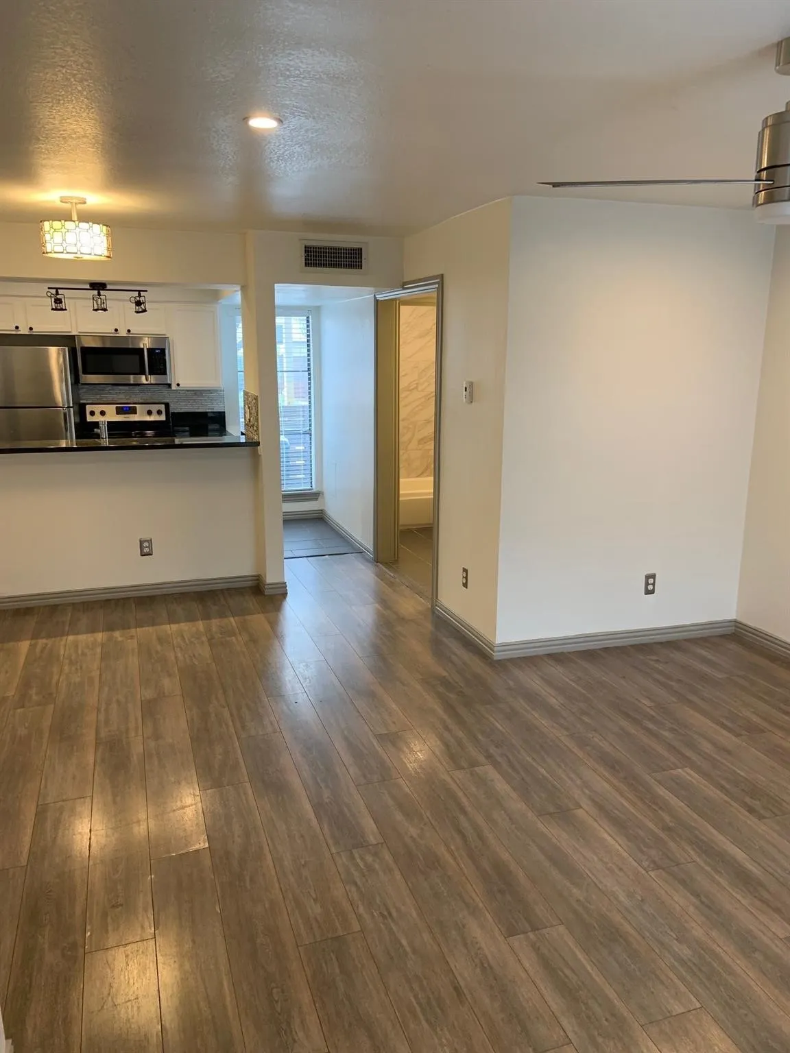 Apartment For Rent in Dallas County , 2800 Douglas Avenue 116, Dallas, Texas 75219, 0, 1 Bathroom, Garage spaces, 500 Sqft, built in 1972, Price $975, mls#21319586, Real Estate Agent in Dallas, Homes For Rent in Dallas county, Homes For Rent in Dallas, Realtor in Dallas Texas, Real Estate Brokerage Independent Realty Texas, Luminita Cordes Realtor