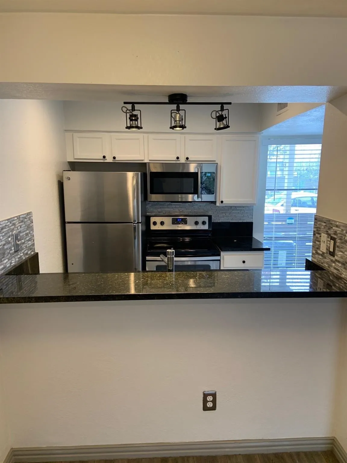 Apartment For Rent in Dallas County , 2800 Douglas Avenue 116, Dallas, Texas 75219, 0, 1 Bathroom, Garage spaces, 500 Sqft, built in 1972, Price $975, mls#21319586, Real Estate Agent in Dallas, Homes For Rent in Dallas county, Homes For Rent in Dallas, Realtor in Dallas Texas, Real Estate Brokerage Independent Realty Texas, Luminita Cordes Realtor