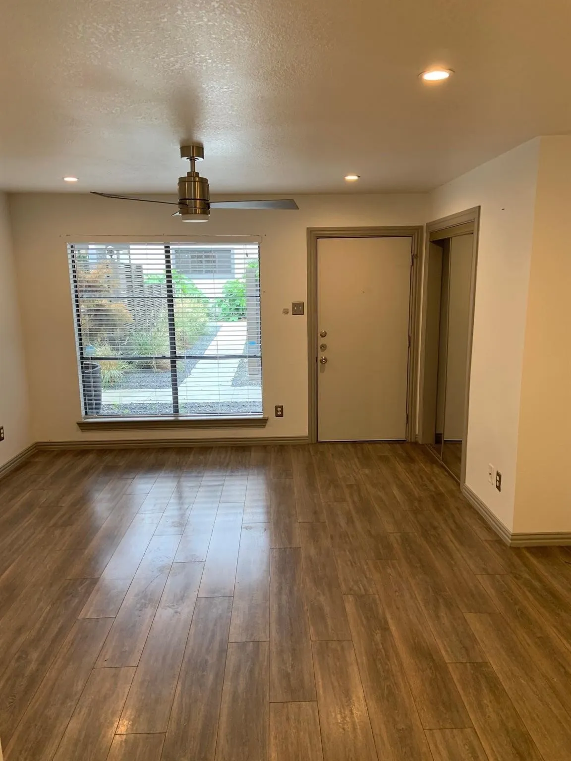 Apartment For Rent in Dallas County , 2800 Douglas Avenue 116, Dallas, Texas 75219, 0, 1 Bathroom, Garage spaces, 500 Sqft, built in 1972, Price $975, mls#21319586, Real Estate Agent in Dallas, Homes For Rent in Dallas county, Homes For Rent in Dallas, Realtor in Dallas Texas, Real Estate Brokerage Independent Realty Texas, Luminita Cordes Realtor