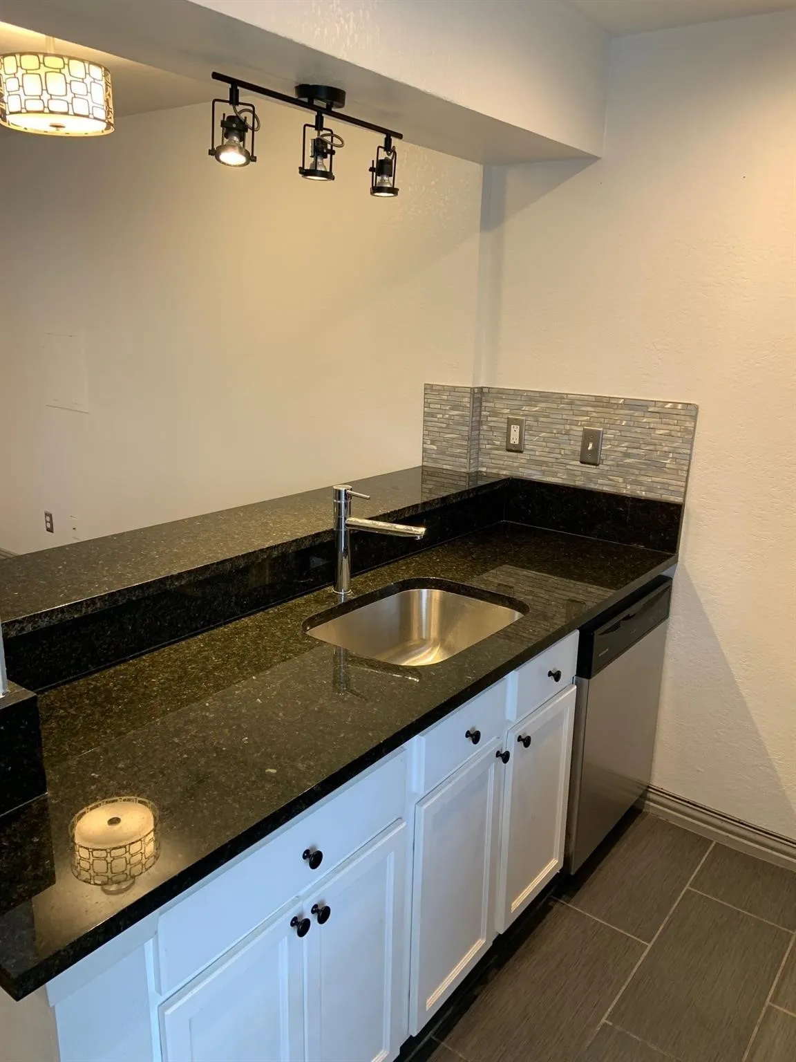 Apartment For Rent in Dallas County , 2800 Douglas Avenue 116, Dallas, Texas 75219, 0, 1 Bathroom, Garage spaces, 500 Sqft, built in 1972, Price $975, mls#21319586, Real Estate Agent in Dallas, Homes For Rent in Dallas county, Homes For Rent in Dallas, Realtor in Dallas Texas, Real Estate Brokerage Independent Realty Texas, Luminita Cordes Realtor