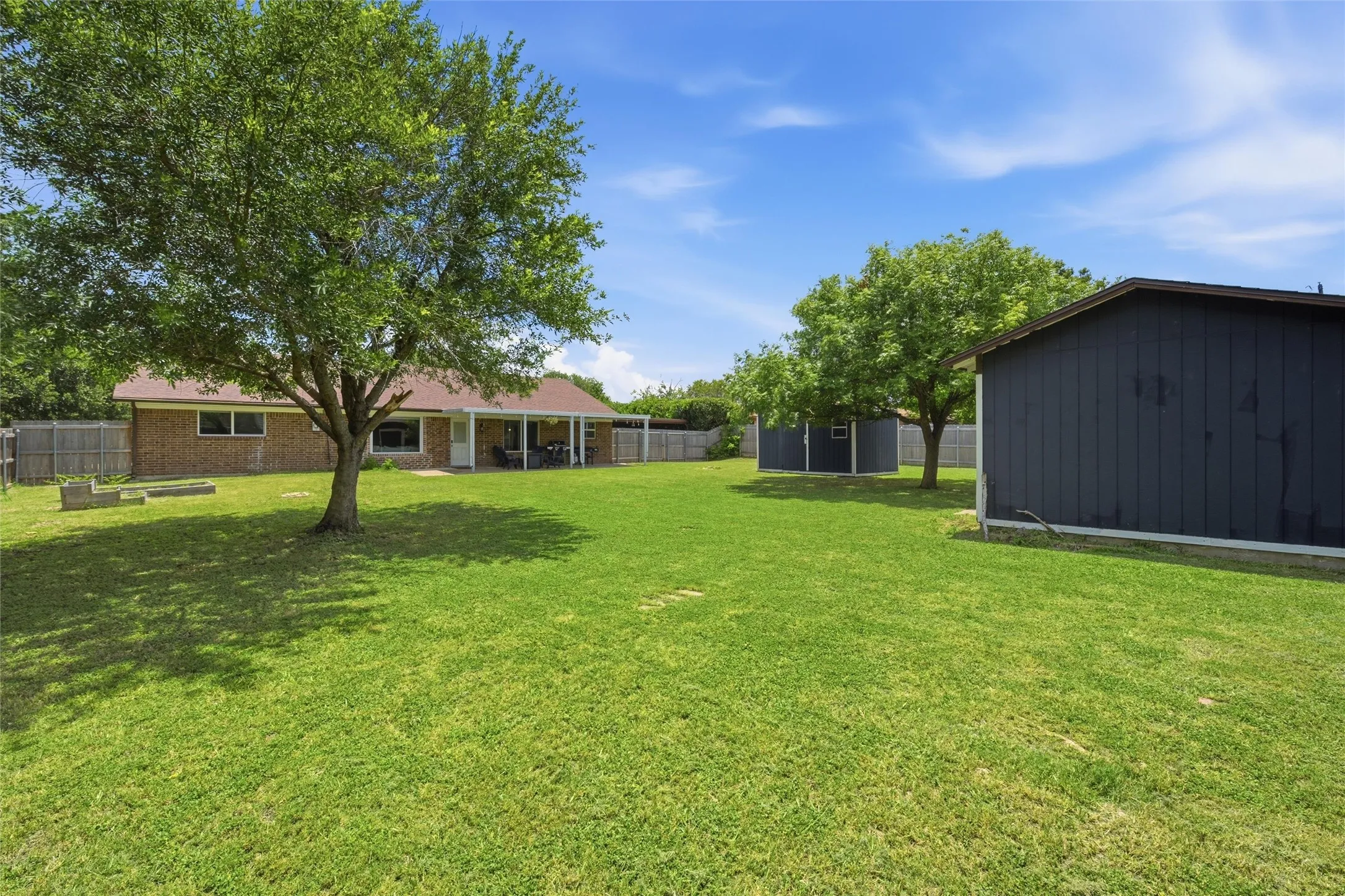 Single Family Residence For Sale in Mc Lennan County , 308 Oakwood Lane, Hewitt, Texas 76643, 3 Bedroom, 2 Bathroom, 1 Garage spaces, 1,508 Sqft, built in 1979, mls#21319170, Real Estate Agent in Hewitt, Homes For Sale in Mc Lennan county, Homes For Sale in Hewitt, Realtor in Hewitt Texas, Real Estate Brokerage Independent Realty Texas, Luminita Cordes Realtor