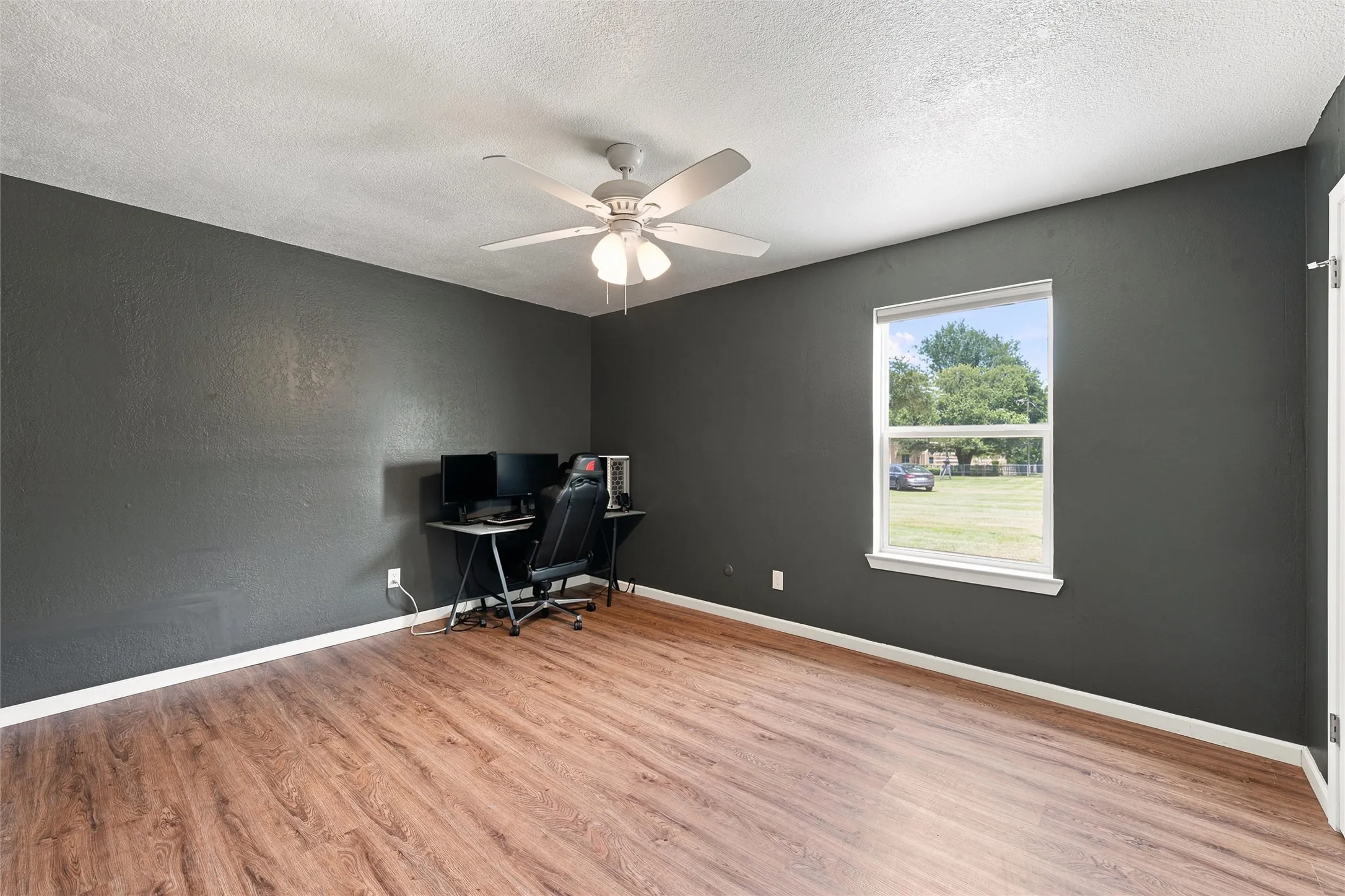 Single Family Residence For Sale in Mc Lennan County , 308 Oakwood Lane, Hewitt, Texas 76643, 3 Bedroom, 2 Bathroom, 1 Garage spaces, 1,508 Sqft, built in 1979, mls#21319170, Real Estate Agent in Hewitt, Homes For Sale in Mc Lennan county, Homes For Sale in Hewitt, Realtor in Hewitt Texas, Real Estate Brokerage Independent Realty Texas, Luminita Cordes Realtor