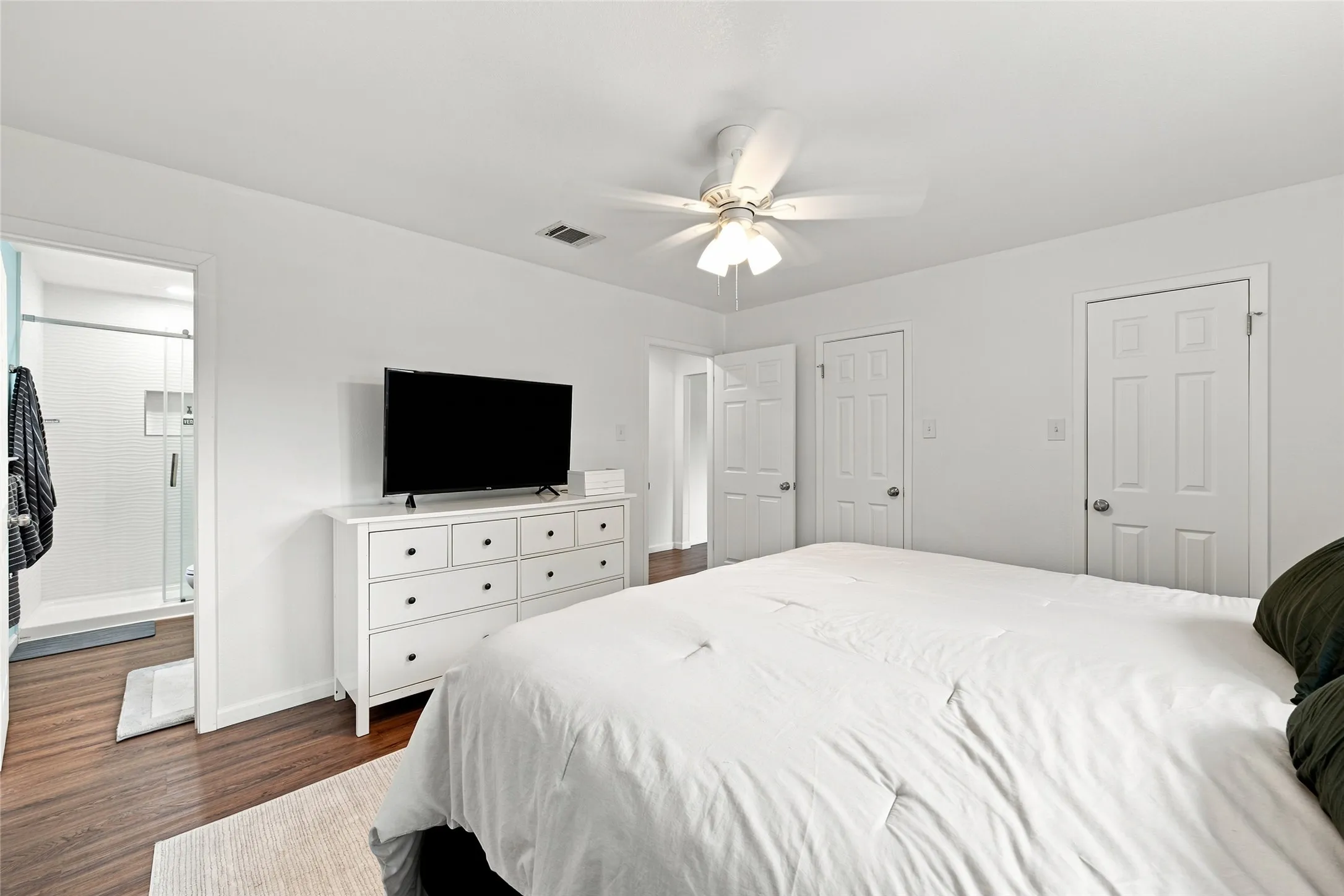 Single Family Residence For Sale in Mc Lennan County , 308 Oakwood Lane, Hewitt, Texas 76643, 3 Bedroom, 2 Bathroom, 1 Garage spaces, 1,508 Sqft, built in 1979, mls#21319170, Real Estate Agent in Hewitt, Homes For Sale in Mc Lennan county, Homes For Sale in Hewitt, Realtor in Hewitt Texas, Real Estate Brokerage Independent Realty Texas, Luminita Cordes Realtor
