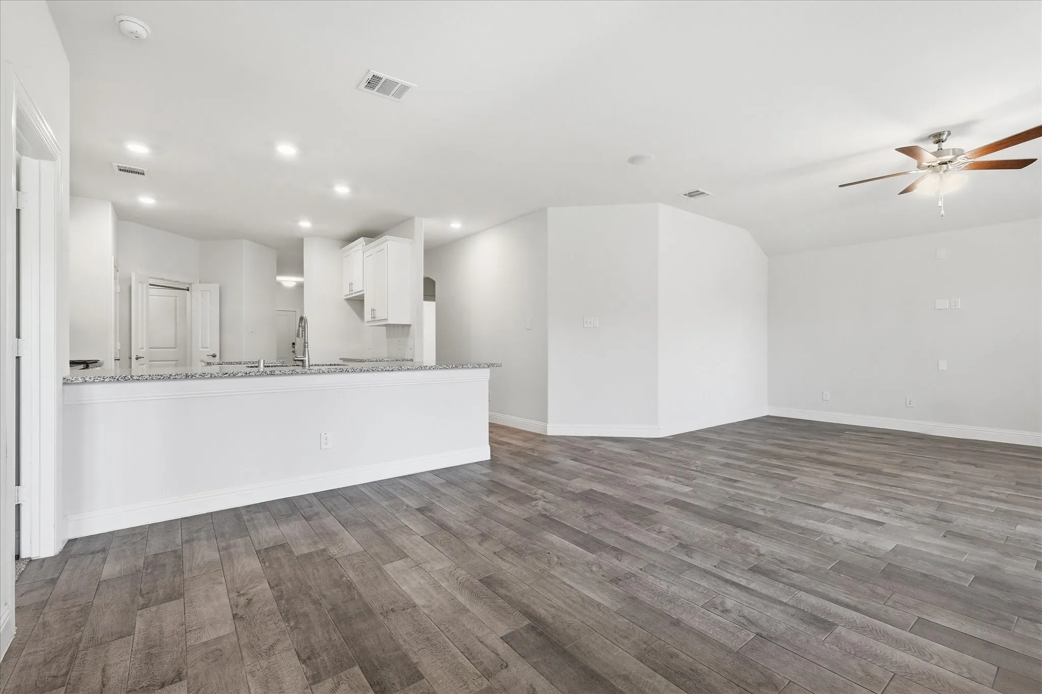 Single Family Residence For Sale in Denton County , 1416 Trailwood Terrace, Little Elm, Texas 76227, 3 Bedroom, 2 Bathroom, 2 Garage spaces, 1,882 Sqft, built in 2019, mls#21316861, Real Estate Agent in Little Elm, Homes For Sale in Denton county, Homes For Sale in Little Elm, Realtor in Little Elm Texas, Real Estate Brokerage Independent Realty Texas, Luminita Cordes Realtor