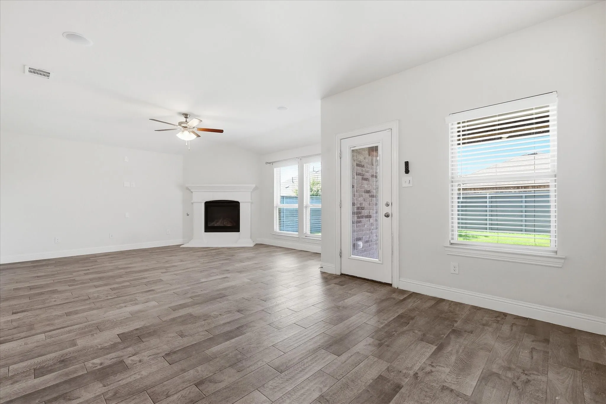 Single Family Residence For Sale in Denton County , 1416 Trailwood Terrace, Little Elm, Texas 76227, 3 Bedroom, 2 Bathroom, 2 Garage spaces, 1,882 Sqft, built in 2019, mls#21316861, Real Estate Agent in Little Elm, Homes For Sale in Denton county, Homes For Sale in Little Elm, Realtor in Little Elm Texas, Real Estate Brokerage Independent Realty Texas, Luminita Cordes Realtor