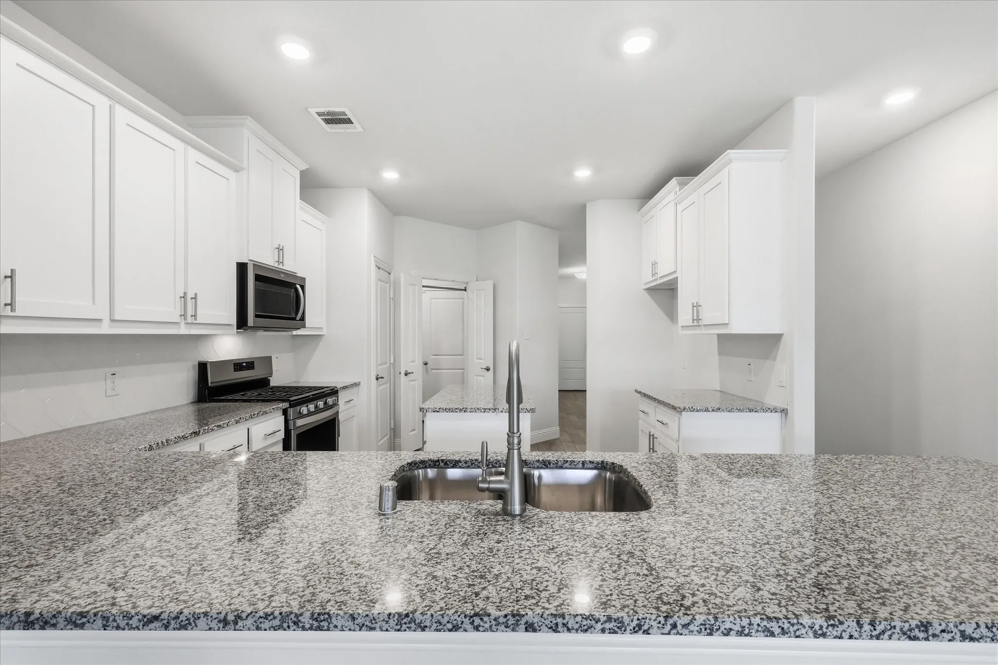 Single Family Residence For Sale in Denton County , 1416 Trailwood Terrace, Little Elm, Texas 76227, 3 Bedroom, 2 Bathroom, 2 Garage spaces, 1,882 Sqft, built in 2019, mls#21316861, Real Estate Agent in Little Elm, Homes For Sale in Denton county, Homes For Sale in Little Elm, Realtor in Little Elm Texas, Real Estate Brokerage Independent Realty Texas, Luminita Cordes Realtor