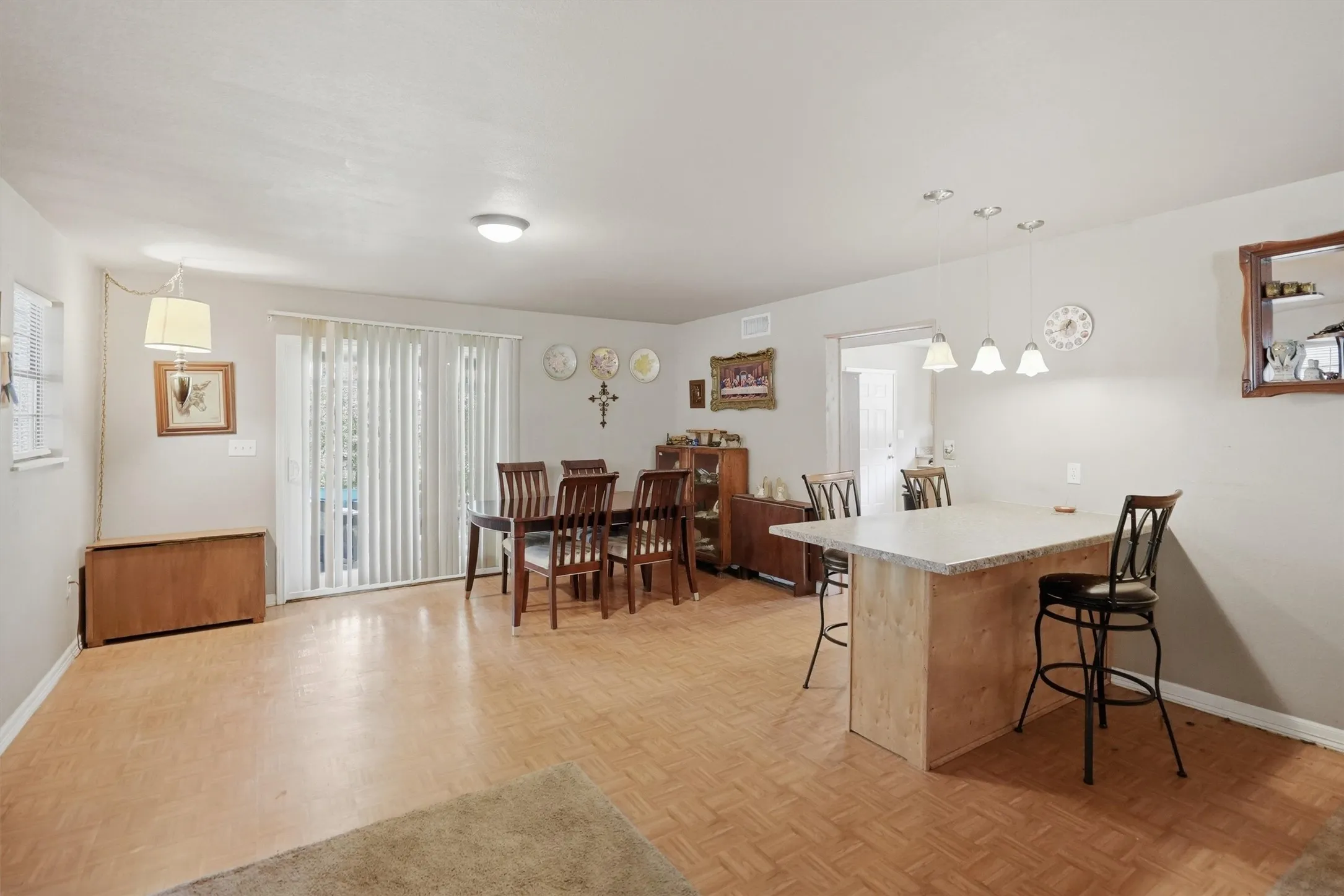 Single Family Residence For Sale in Parker County , 1101 Charles Street, Weatherford, Texas 76086, 3 Bedroom, 2 Bathroom, Garage spaces, 1,920 Sqft, built in 2014, mls#21316401, Real Estate Agent in Weatherford, Homes For Sale in Parker county, Homes For Sale in Weatherford, Realtor in Weatherford Texas, Real Estate Brokerage Independent Realty Texas, Luminita Cordes Realtor