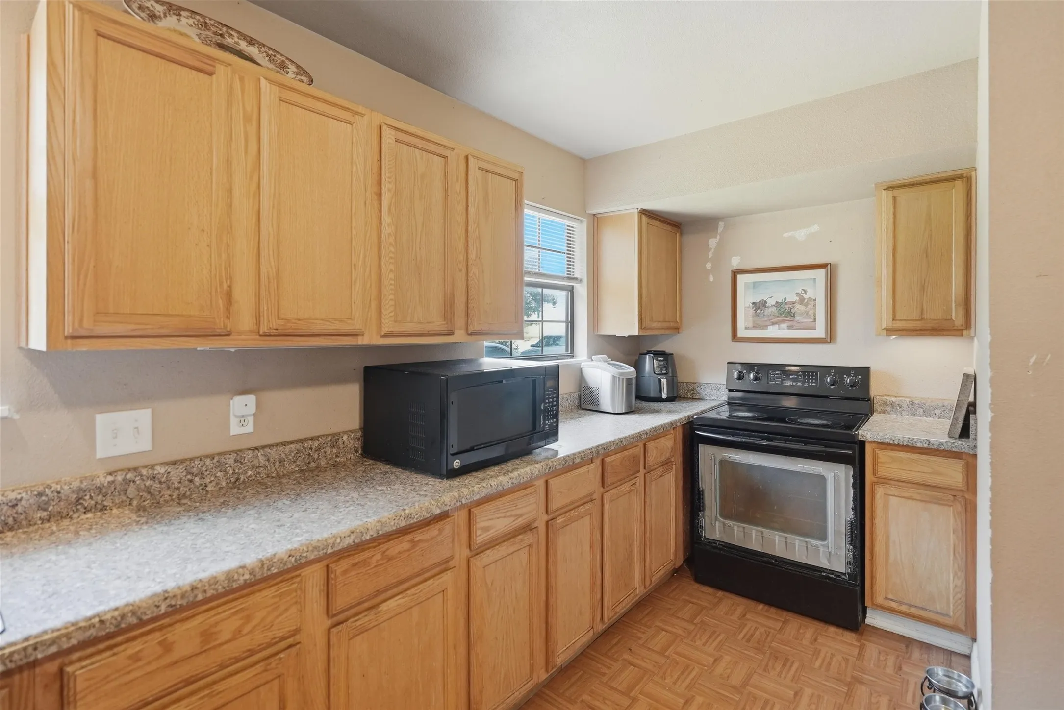 Single Family Residence For Sale in Parker County , 1101 Charles Street, Weatherford, Texas 76086, 3 Bedroom, 2 Bathroom, Garage spaces, 1,920 Sqft, built in 2014, mls#21316401, Real Estate Agent in Weatherford, Homes For Sale in Parker county, Homes For Sale in Weatherford, Realtor in Weatherford Texas, Real Estate Brokerage Independent Realty Texas, Luminita Cordes Realtor