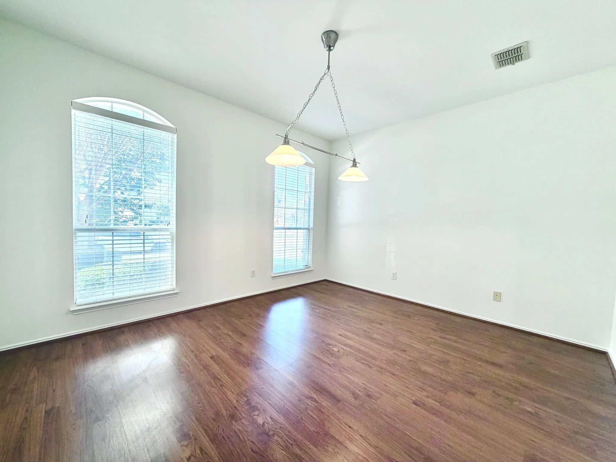 Single Family Residence For Rent in Dallas County , 516 Hawken Drive, Coppell, Texas 75019, 3 Bedroom, 3 Bathroom, 2 Garage spaces, 2,341 Sqft, built in 2001, mls#21319541, Real Estate Agent in Coppell, Homes For Rent in Dallas county, Homes For Rent in Coppell, Realtor in Coppell Texas, Real Estate Brokerage Independent Realty Texas, Luminita Cordes Realtor