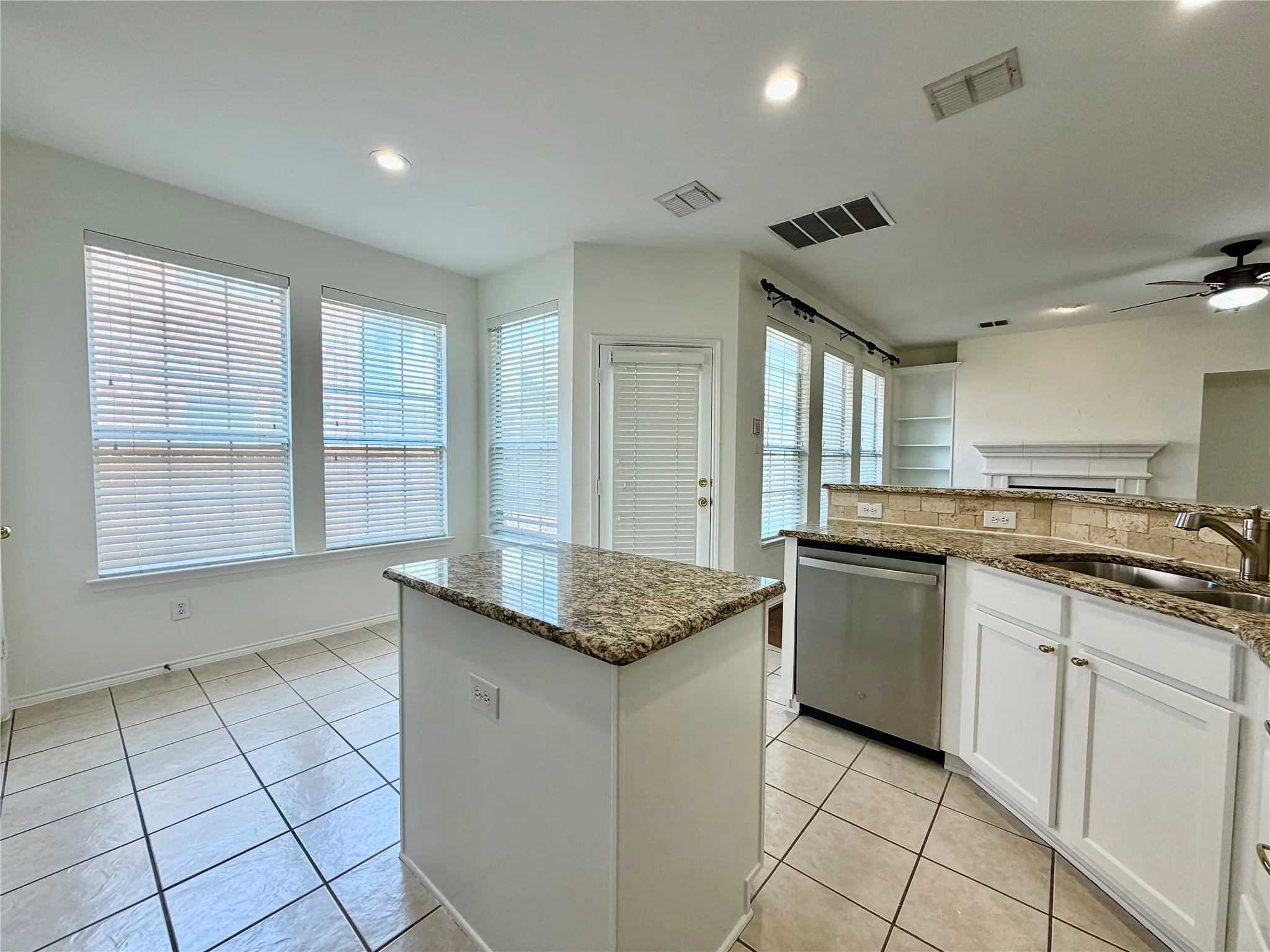 Single Family Residence For Rent in Dallas County , 516 Hawken Drive, Coppell, Texas 75019, 3 Bedroom, 3 Bathroom, 2 Garage spaces, 2,341 Sqft, built in 2001, mls#21319541, Real Estate Agent in Coppell, Homes For Rent in Dallas county, Homes For Rent in Coppell, Realtor in Coppell Texas, Real Estate Brokerage Independent Realty Texas, Luminita Cordes Realtor