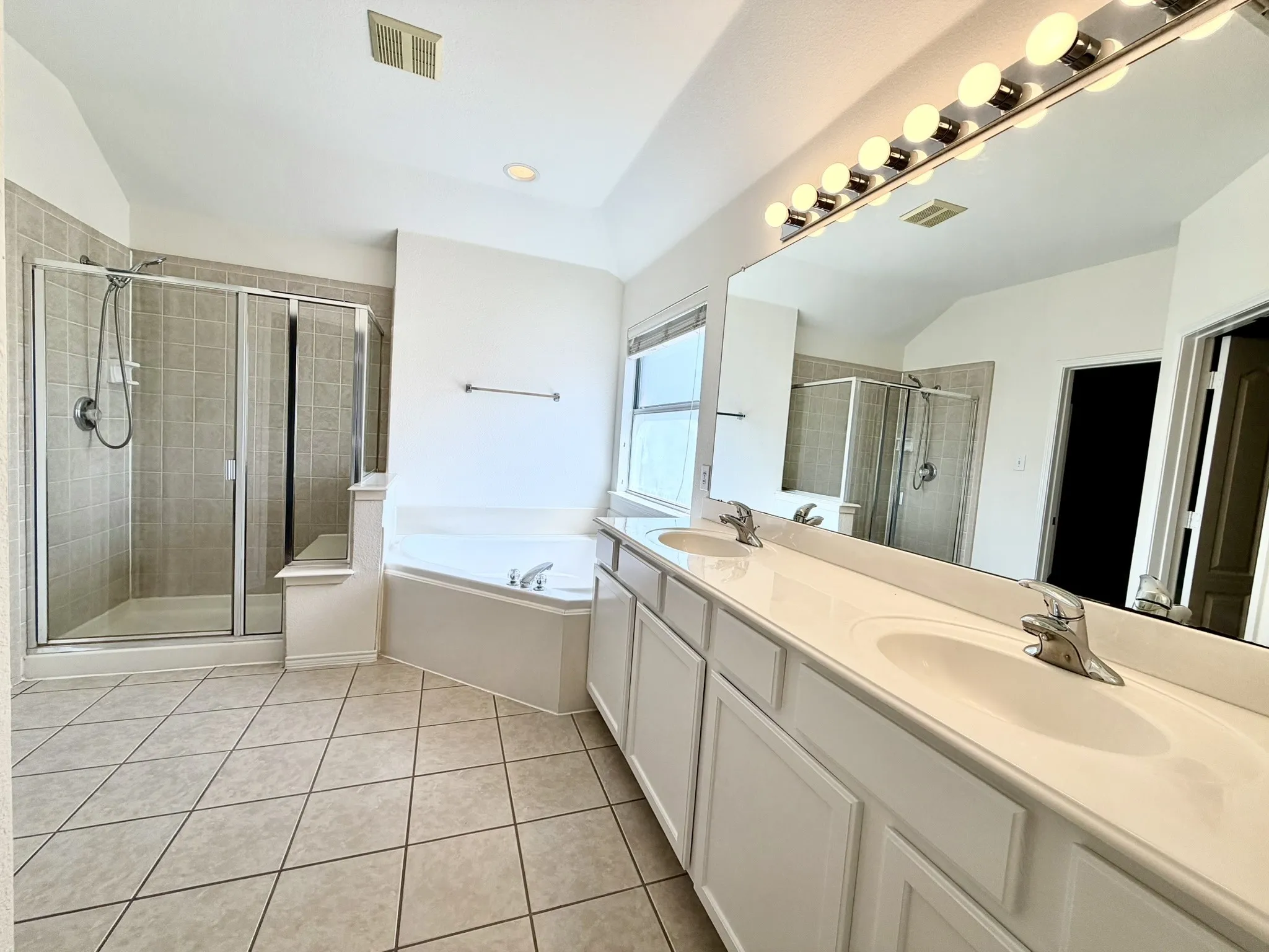 Single Family Residence For Rent in Dallas County , 516 Hawken Drive, Coppell, Texas 75019, 3 Bedroom, 3 Bathroom, 2 Garage spaces, 2,341 Sqft, built in 2001, mls#21319541, Real Estate Agent in Coppell, Homes For Rent in Dallas county, Homes For Rent in Coppell, Realtor in Coppell Texas, Real Estate Brokerage Independent Realty Texas, Luminita Cordes Realtor