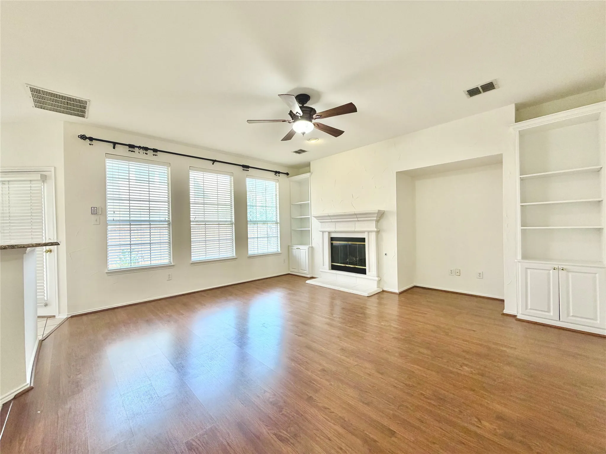 Single Family Residence For Rent in Dallas County , 516 Hawken Drive, Coppell, Texas 75019, 3 Bedroom, 3 Bathroom, 2 Garage spaces, 2,341 Sqft, built in 2001, mls#21319541, Real Estate Agent in Coppell, Homes For Rent in Dallas county, Homes For Rent in Coppell, Realtor in Coppell Texas, Real Estate Brokerage Independent Realty Texas, Luminita Cordes Realtor