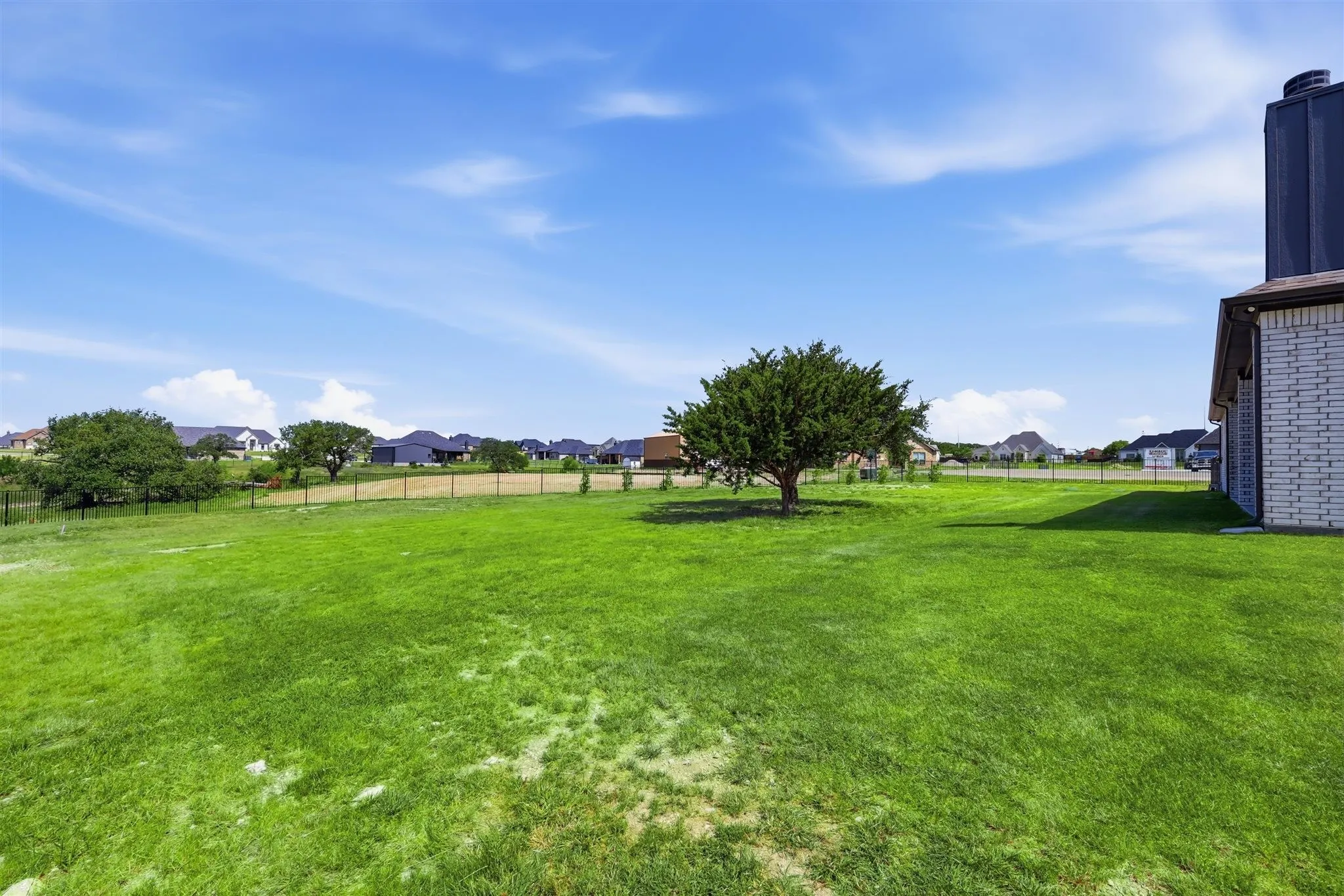 Single Family Residence For Sale in Parker County , 901 Medaris Way, Azle, Texas 76020, 3 Bedroom, 3 Bathroom, 3 Garage spaces, 2,444 Sqft, built in 2023, mls#21319290, Real Estate Agent in Azle, Homes For Sale in Parker county, Homes For Sale in Azle, Realtor in Azle Texas, Real Estate Brokerage Independent Realty Texas, Luminita Cordes Realtor