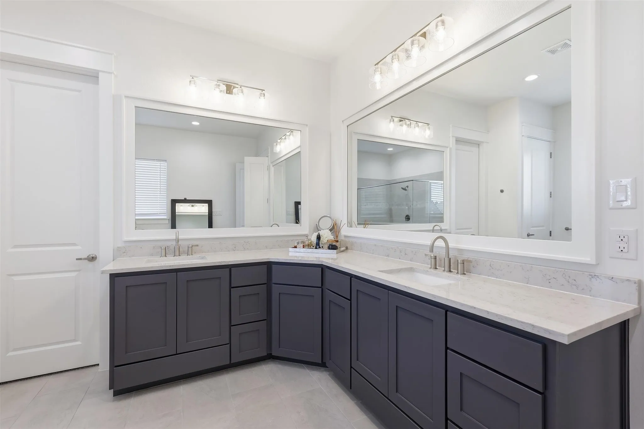 Single Family Residence For Sale in Parker County , 901 Medaris Way, Azle, Texas 76020, 3 Bedroom, 3 Bathroom, 3 Garage spaces, 2,444 Sqft, built in 2023, mls#21319290, Real Estate Agent in Azle, Homes For Sale in Parker county, Homes For Sale in Azle, Realtor in Azle Texas, Real Estate Brokerage Independent Realty Texas, Luminita Cordes Realtor