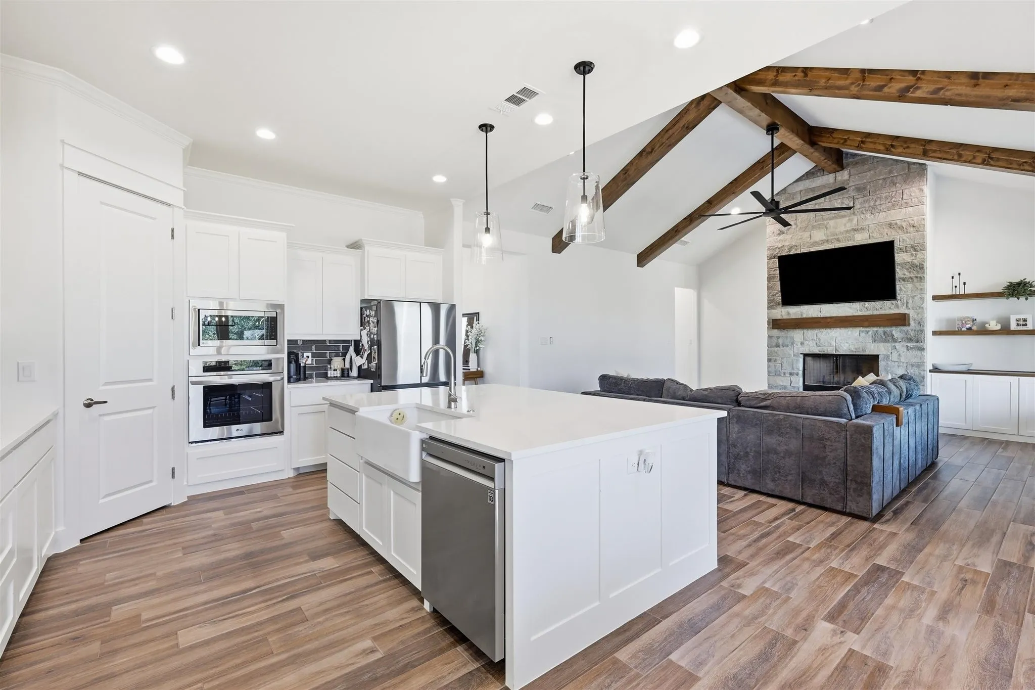 Single Family Residence For Sale in Parker County , 901 Medaris Way, Azle, Texas 76020, 3 Bedroom, 3 Bathroom, 3 Garage spaces, 2,444 Sqft, built in 2023, mls#21319290, Real Estate Agent in Azle, Homes For Sale in Parker county, Homes For Sale in Azle, Realtor in Azle Texas, Real Estate Brokerage Independent Realty Texas, Luminita Cordes Realtor