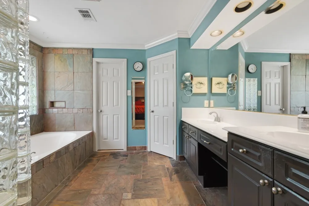 Single Family Residence For Sale in Denton County , 3405 Emerald Cove Drive, Flower Mound, Texas 75022, 4 Bedroom, 3 Bathroom, 2 Garage spaces, 3,073 Sqft, built in 1997, mls#21319248, Real Estate Agent in Flower Mound, Homes For Sale in Denton county, Homes For Sale in Flower Mound, Realtor in Flower Mound Texas, Real Estate Brokerage Independent Realty Texas, Luminita Cordes Realtor