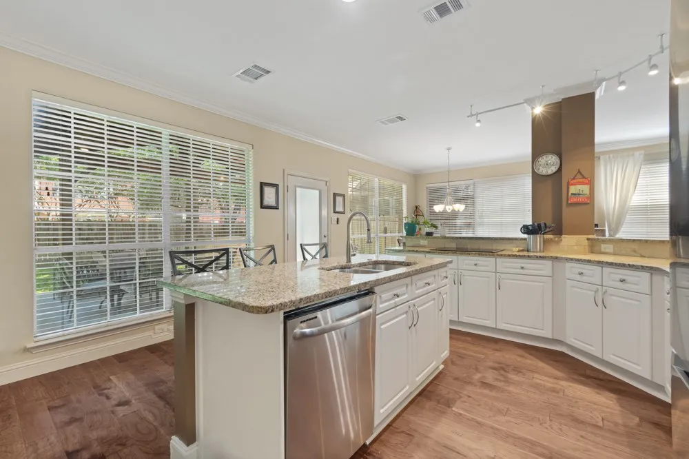 Single Family Residence For Sale in Denton County , 3405 Emerald Cove Drive, Flower Mound, Texas 75022, 4 Bedroom, 3 Bathroom, 2 Garage spaces, 3,073 Sqft, built in 1997, mls#21319248, Real Estate Agent in Flower Mound, Homes For Sale in Denton county, Homes For Sale in Flower Mound, Realtor in Flower Mound Texas, Real Estate Brokerage Independent Realty Texas, Luminita Cordes Realtor