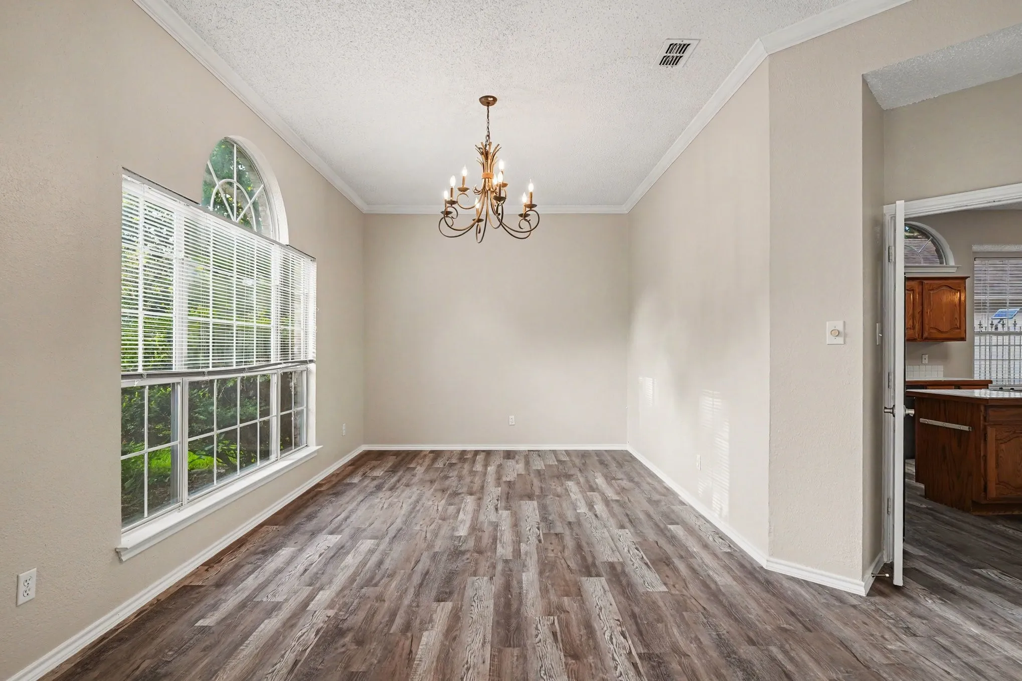 Single Family Residence For Sale in Tarrant County , 8017 Arlie Lane, North Richland Hills, Texas 76182, 4 Bedroom, 4 Bathroom, 2 Garage spaces, 3,674 Sqft, built in 1991, mls#21318922, Real Estate Agent in North Richland Hills, Homes For Sale in Tarrant county, Homes For Sale in North Richland Hills, Realtor in North Richland Hills Texas, Real Estate Brokerage Independent Realty Texas, Luminita Cordes Realtor
