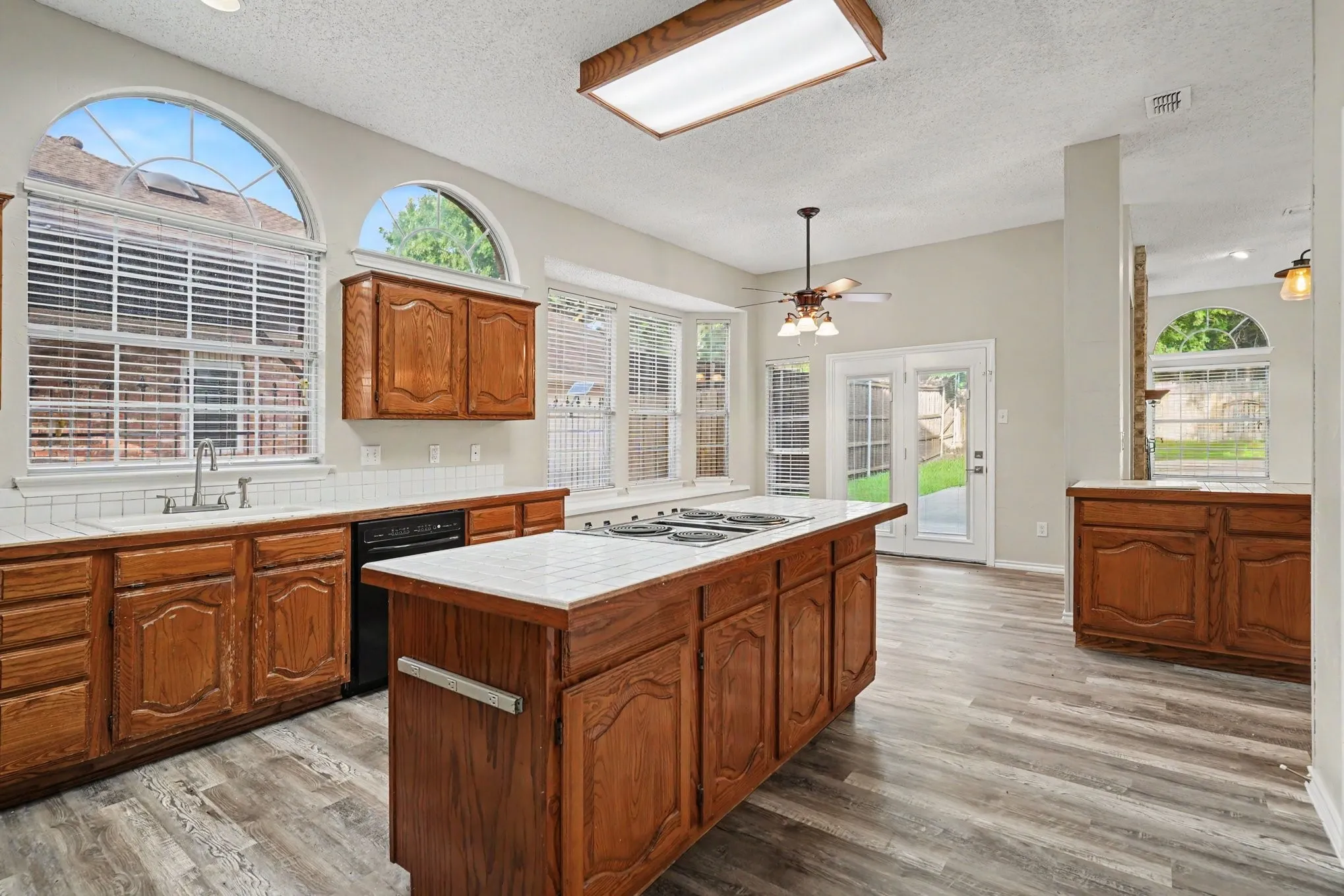 Single Family Residence For Sale in Tarrant County , 8017 Arlie Lane, North Richland Hills, Texas 76182, 4 Bedroom, 4 Bathroom, 2 Garage spaces, 3,674 Sqft, built in 1991, mls#21318922, Real Estate Agent in North Richland Hills, Homes For Sale in Tarrant county, Homes For Sale in North Richland Hills, Realtor in North Richland Hills Texas, Real Estate Brokerage Independent Realty Texas, Luminita Cordes Realtor