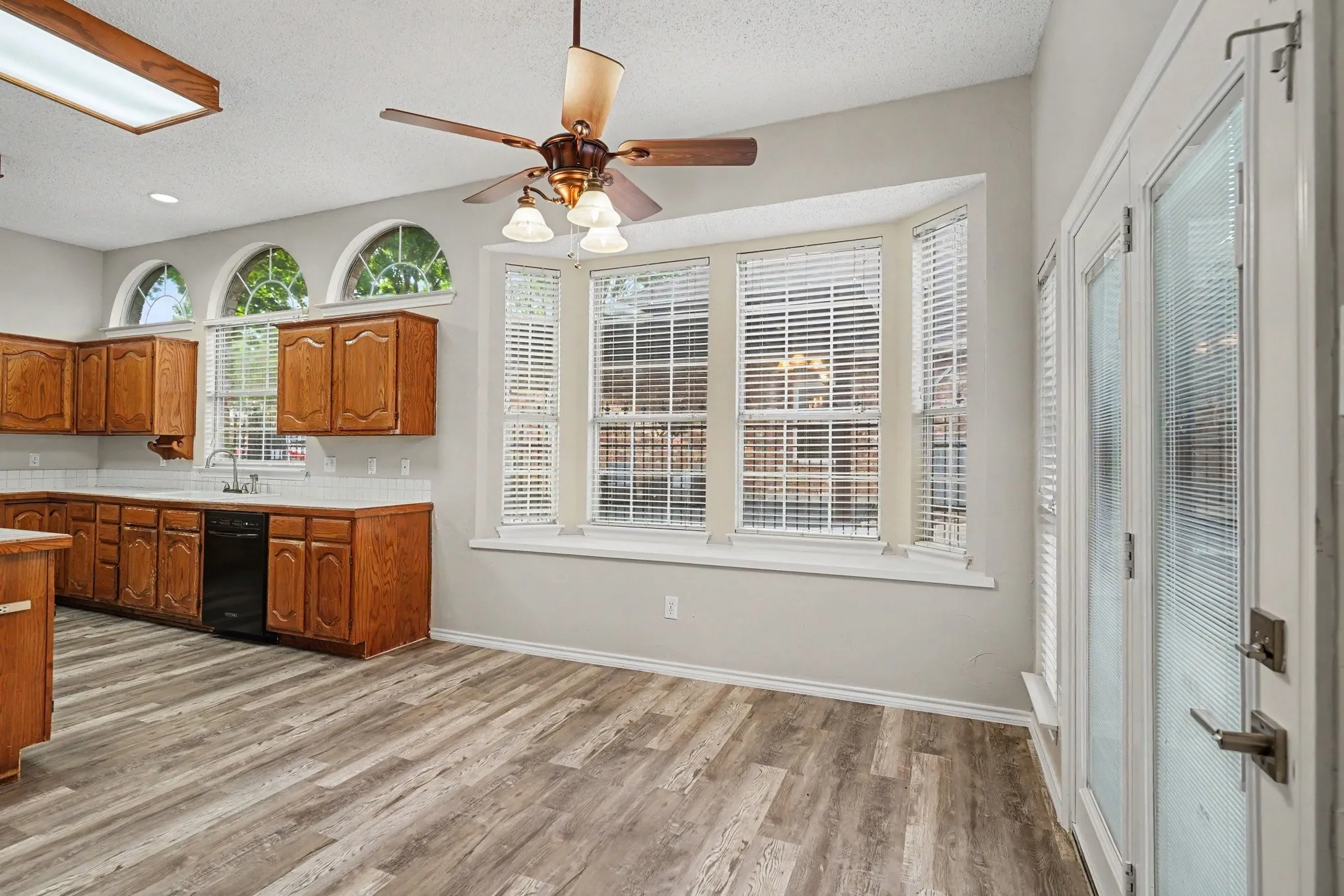 Single Family Residence For Sale in Tarrant County , 8017 Arlie Lane, North Richland Hills, Texas 76182, 4 Bedroom, 4 Bathroom, 2 Garage spaces, 3,674 Sqft, built in 1991, mls#21318922, Real Estate Agent in North Richland Hills, Homes For Sale in Tarrant county, Homes For Sale in North Richland Hills, Realtor in North Richland Hills Texas, Real Estate Brokerage Independent Realty Texas, Luminita Cordes Realtor