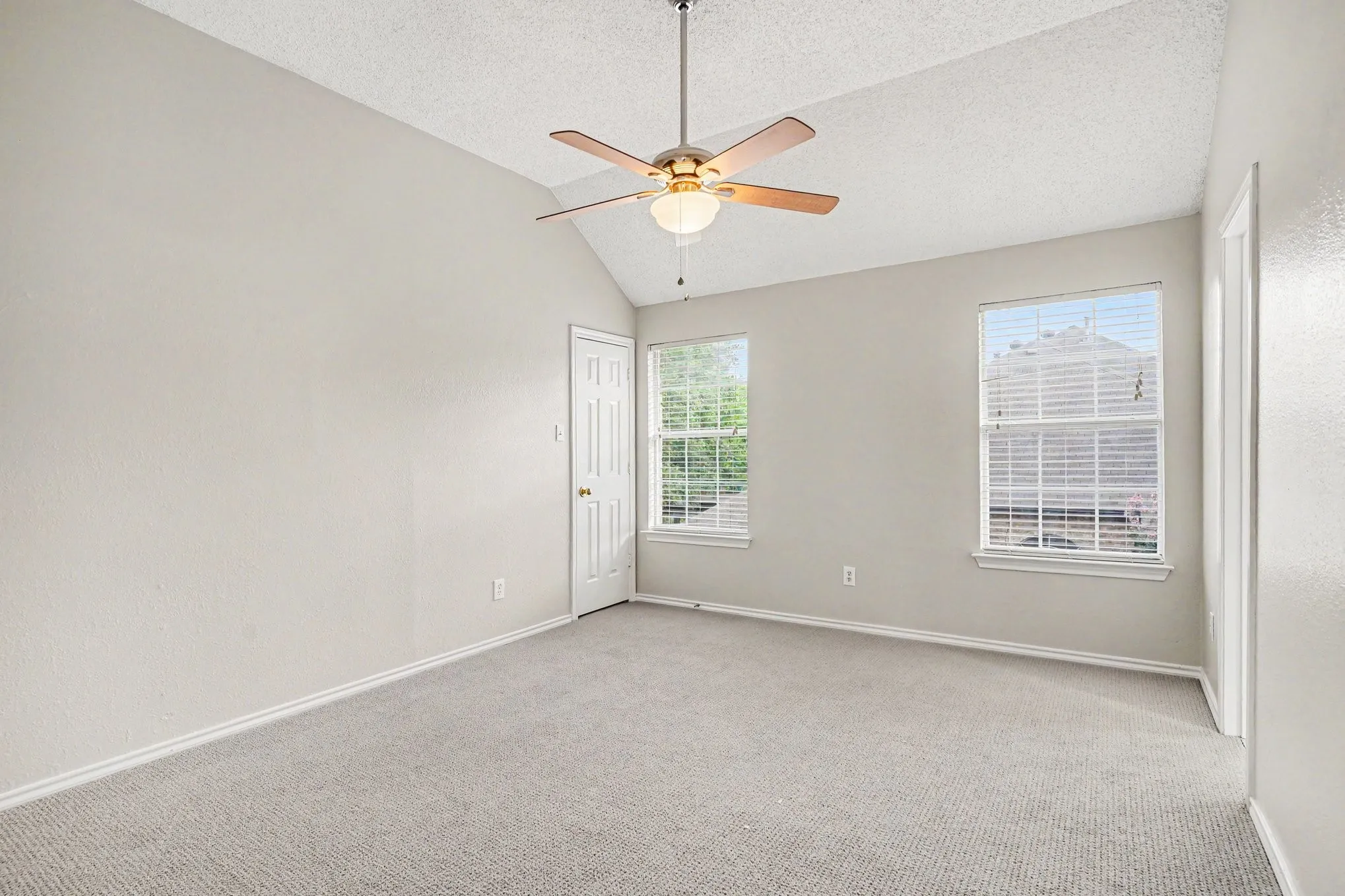 Single Family Residence For Sale in Tarrant County , 8017 Arlie Lane, North Richland Hills, Texas 76182, 4 Bedroom, 4 Bathroom, 2 Garage spaces, 3,674 Sqft, built in 1991, mls#21318922, Real Estate Agent in North Richland Hills, Homes For Sale in Tarrant county, Homes For Sale in North Richland Hills, Realtor in North Richland Hills Texas, Real Estate Brokerage Independent Realty Texas, Luminita Cordes Realtor
