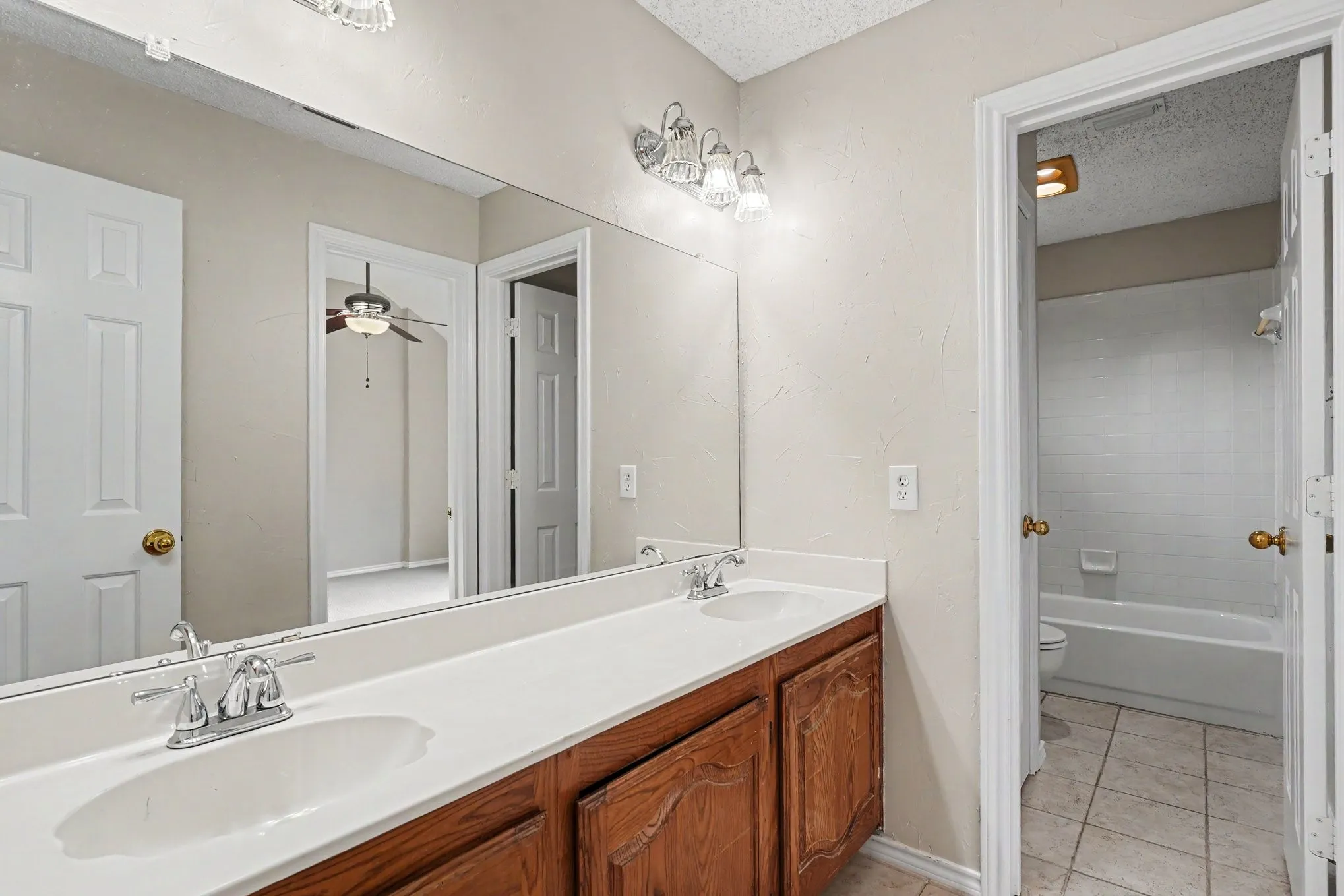 Single Family Residence For Sale in Tarrant County , 8017 Arlie Lane, North Richland Hills, Texas 76182, 4 Bedroom, 4 Bathroom, 2 Garage spaces, 3,674 Sqft, built in 1991, mls#21318922, Real Estate Agent in North Richland Hills, Homes For Sale in Tarrant county, Homes For Sale in North Richland Hills, Realtor in North Richland Hills Texas, Real Estate Brokerage Independent Realty Texas, Luminita Cordes Realtor
