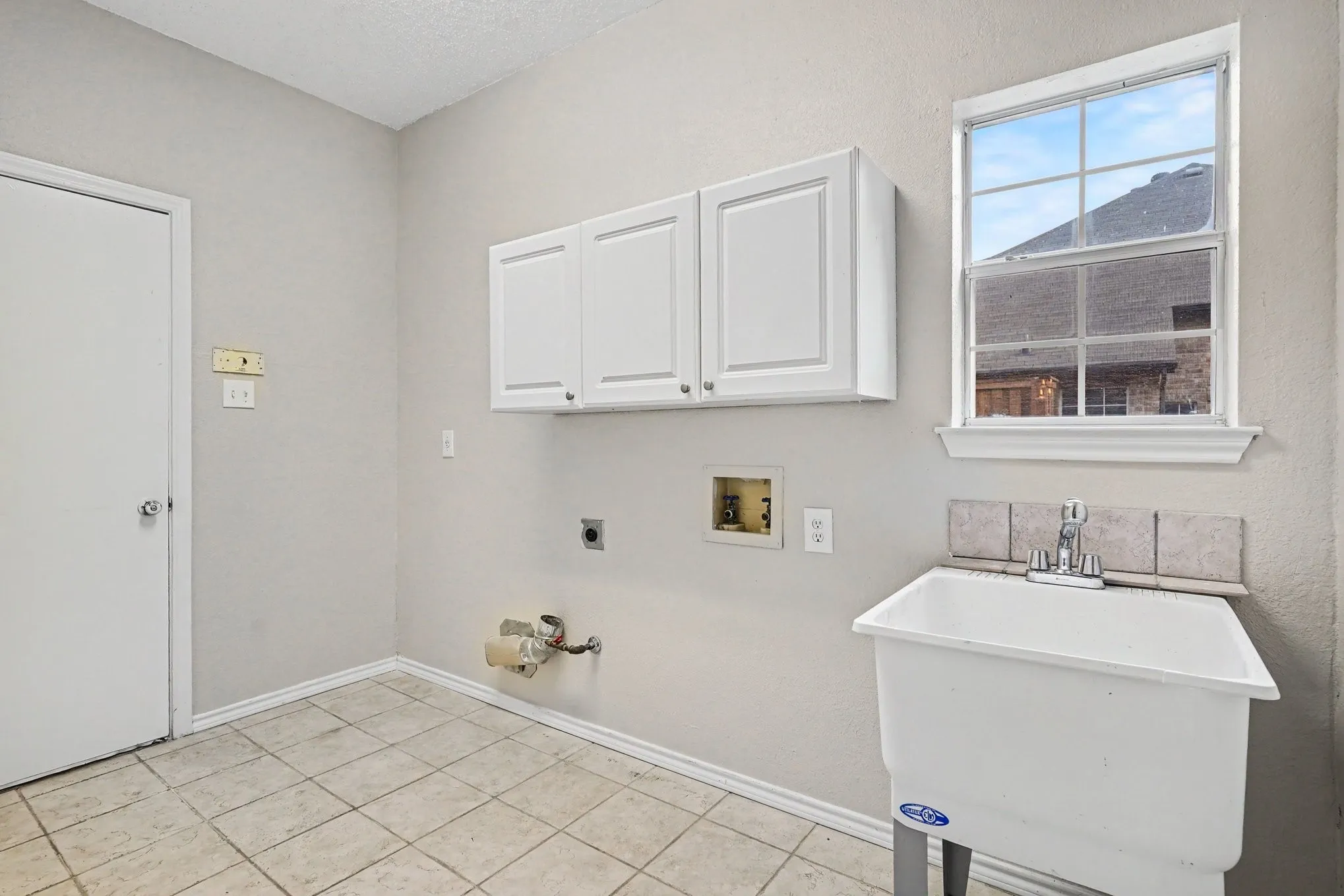 Single Family Residence For Sale in Tarrant County , 8017 Arlie Lane, North Richland Hills, Texas 76182, 4 Bedroom, 4 Bathroom, 2 Garage spaces, 3,674 Sqft, built in 1991, mls#21318922, Real Estate Agent in North Richland Hills, Homes For Sale in Tarrant county, Homes For Sale in North Richland Hills, Realtor in North Richland Hills Texas, Real Estate Brokerage Independent Realty Texas, Luminita Cordes Realtor