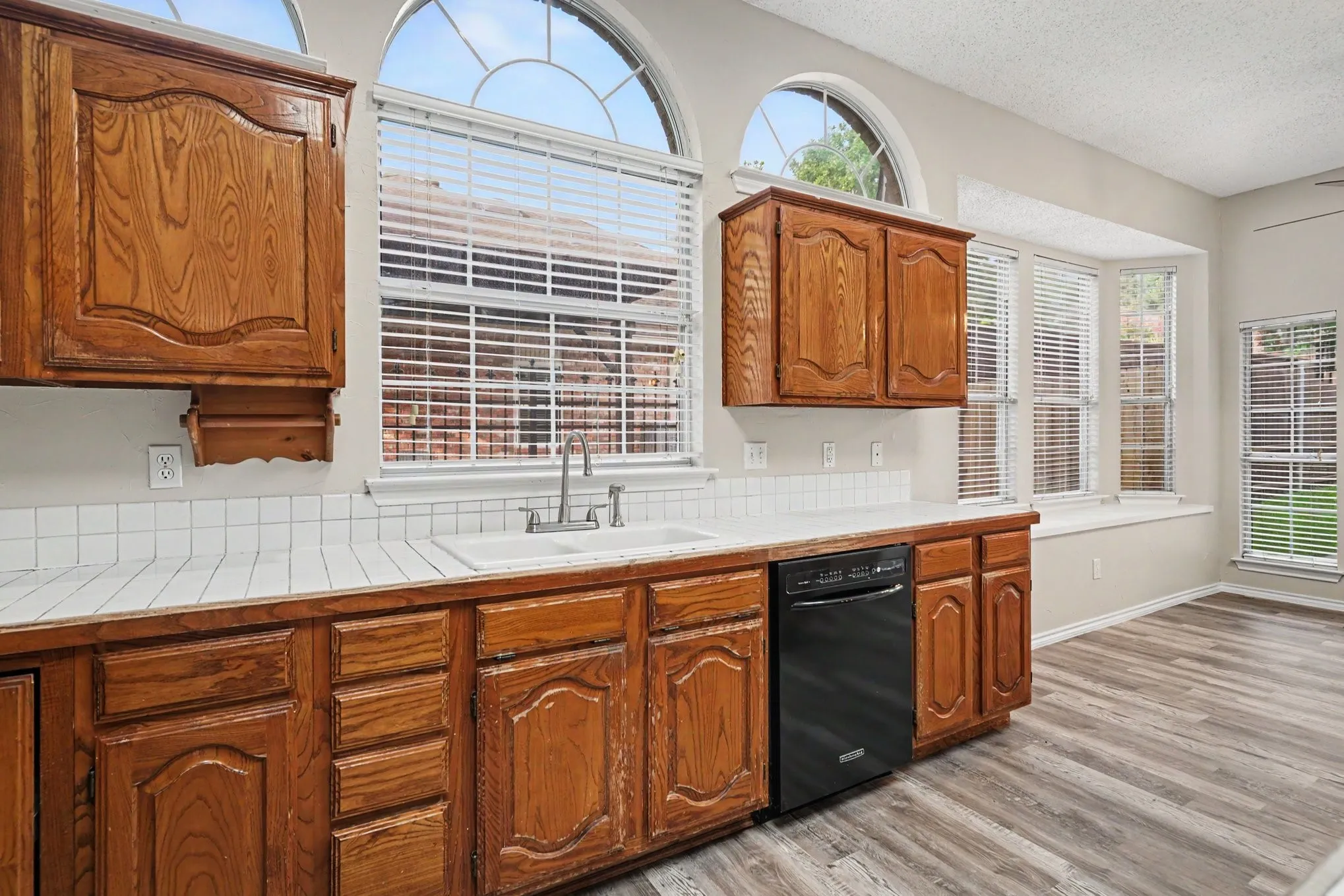 Single Family Residence For Sale in Tarrant County , 8017 Arlie Lane, North Richland Hills, Texas 76182, 4 Bedroom, 4 Bathroom, 2 Garage spaces, 3,674 Sqft, built in 1991, mls#21318922, Real Estate Agent in North Richland Hills, Homes For Sale in Tarrant county, Homes For Sale in North Richland Hills, Realtor in North Richland Hills Texas, Real Estate Brokerage Independent Realty Texas, Luminita Cordes Realtor