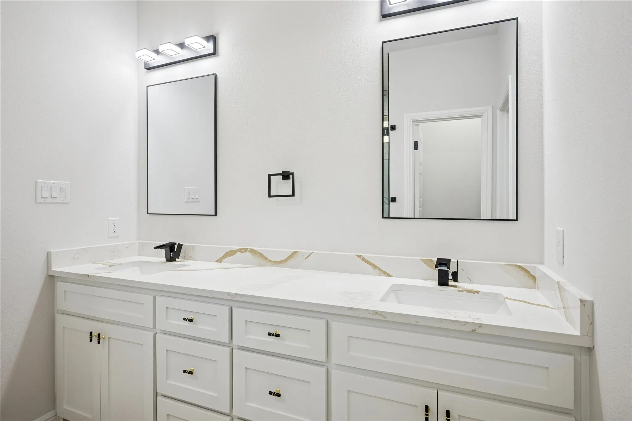 Single Family Residence For Sale in Henderson County , 208 Driftwood Drive, Trinidad, Texas 75163, 3 Bedroom, 2 Bathroom, 2 Garage spaces, 1,506 Sqft, built in 2025, mls#21319410, Real Estate Agent in Trinidad, Homes For Sale in Henderson county, Homes For Sale in Trinidad, Realtor in Trinidad Texas, Real Estate Brokerage Independent Realty Texas, Luminita Cordes Realtor