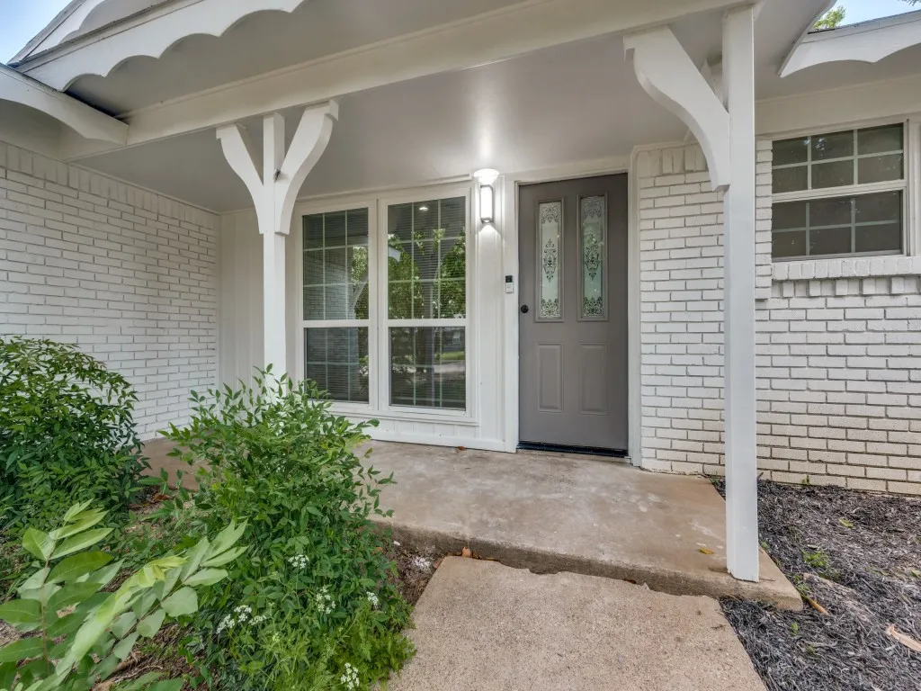 Single Family Residence For Sale in Dallas County , 2915 Hollandale Lane, Farmers Branch, Texas 75234, 4 Bedroom, 2 Bathroom, Garage spaces, 1,555 Sqft, built in 1960, mls#21319641, Real Estate Agent in Farmers Branch, Homes For Sale in Dallas county, Homes For Sale in Farmers Branch, Realtor in Farmers Branch Texas, Real Estate Brokerage Independent Realty Texas, Luminita Cordes Realtor