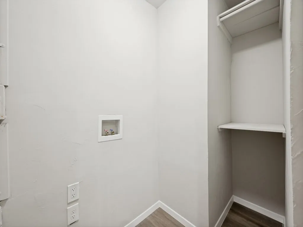Single Family Residence For Sale in Dallas County , 2915 Hollandale Lane, Farmers Branch, Texas 75234, 4 Bedroom, 2 Bathroom, Garage spaces, 1,555 Sqft, built in 1960, mls#21319641, Real Estate Agent in Farmers Branch, Homes For Sale in Dallas county, Homes For Sale in Farmers Branch, Realtor in Farmers Branch Texas, Real Estate Brokerage Independent Realty Texas, Luminita Cordes Realtor